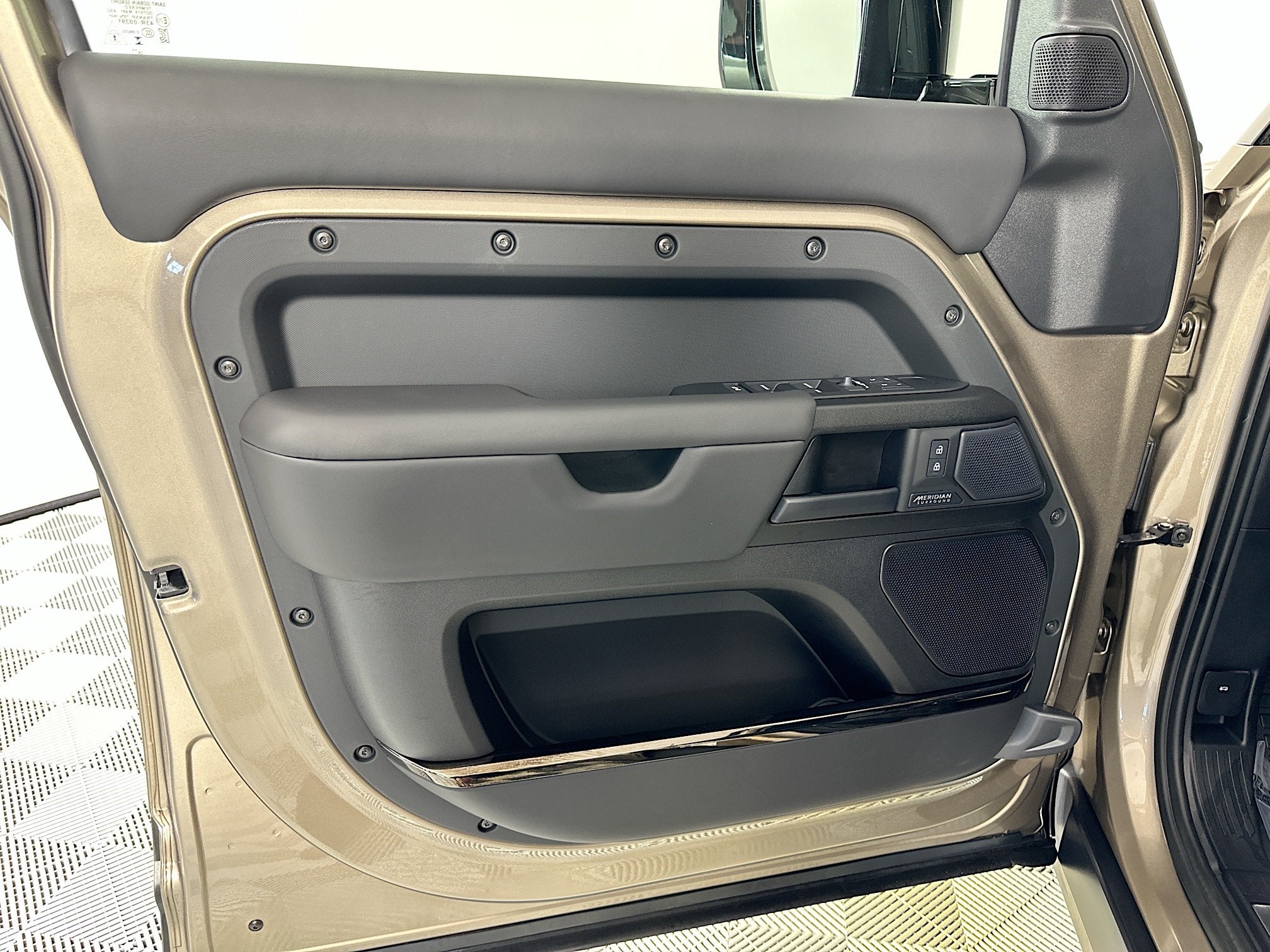 2025 Land Rover Defender 110 OCTA