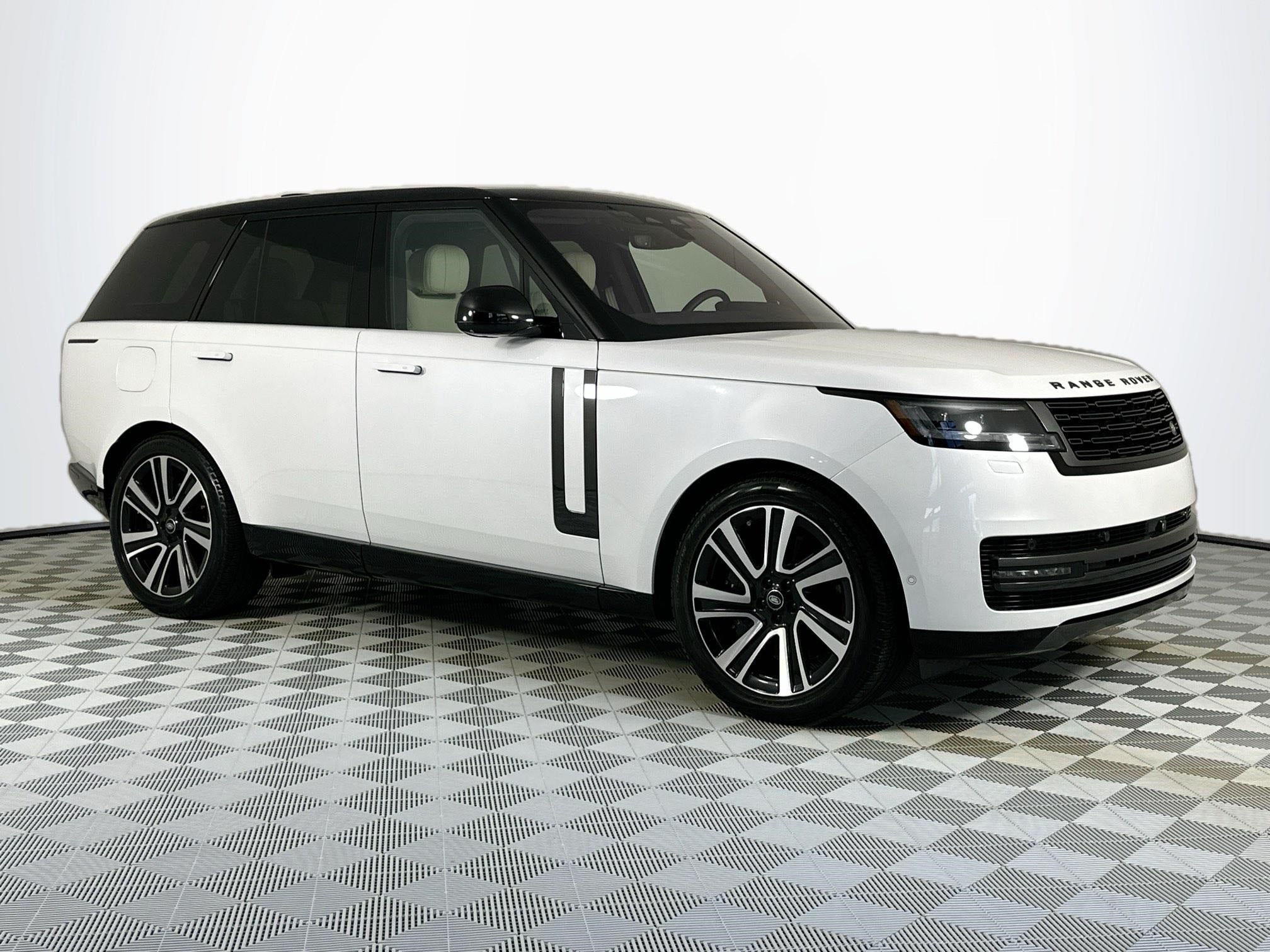 2023 Land Rover Range Rover SE