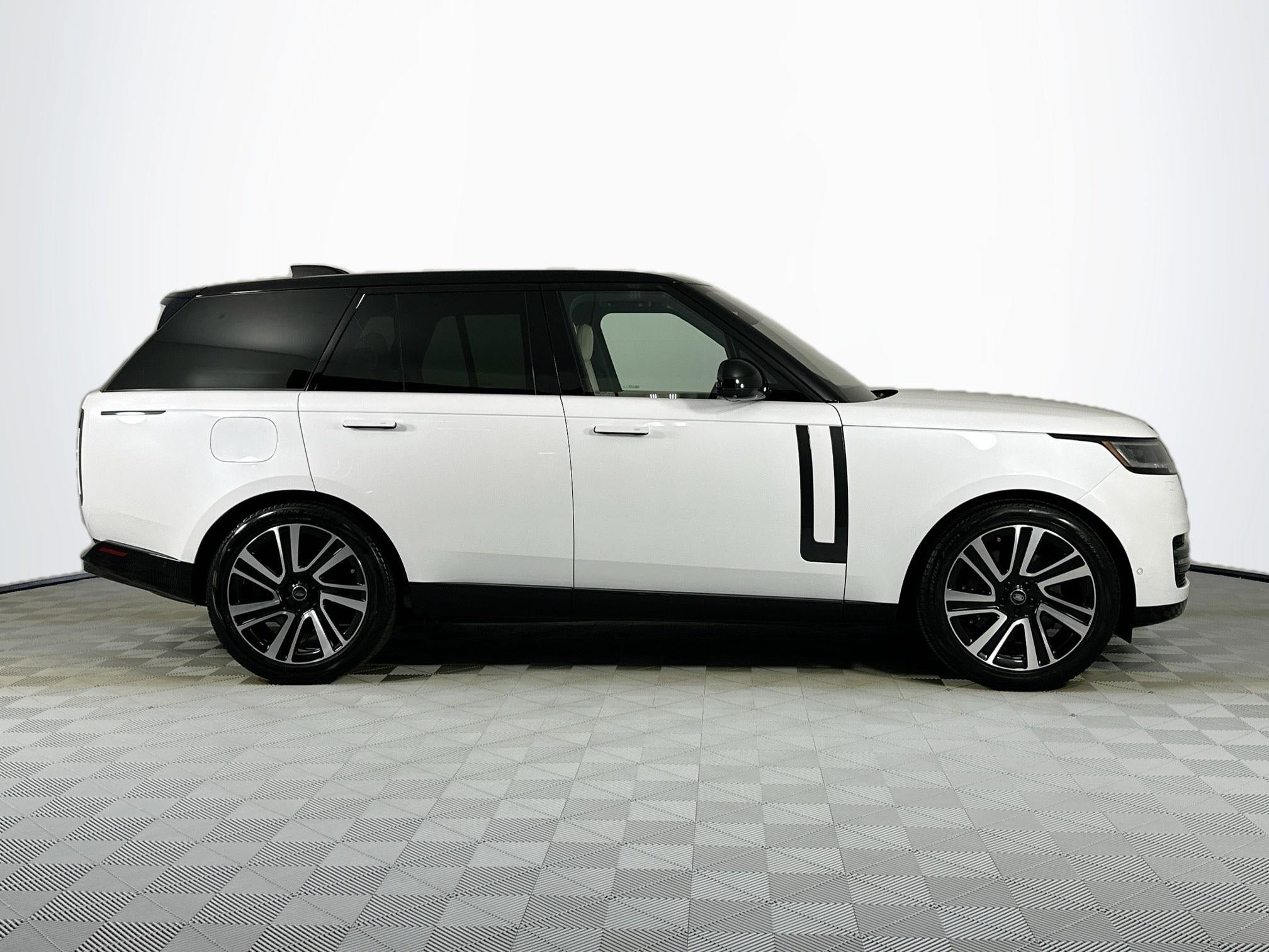 2023 Land Rover Range Rover SE
