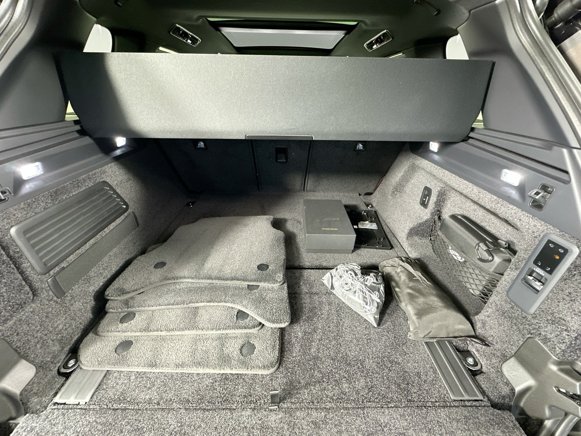 2025 Land Rover Range Rover Plug-In Hybrid SE