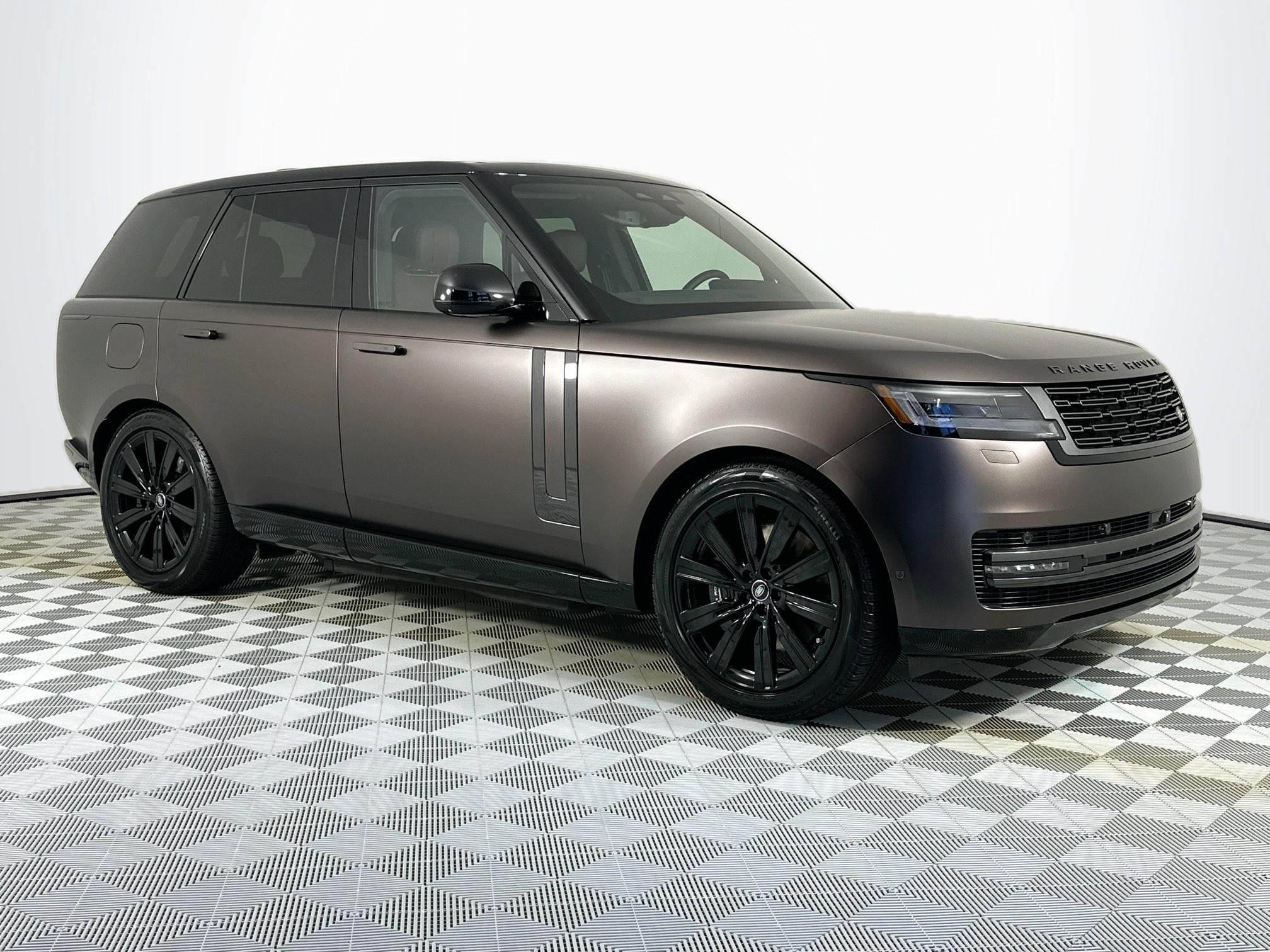 2025 Land Rover Range Rover Plug-In Hybrid SE