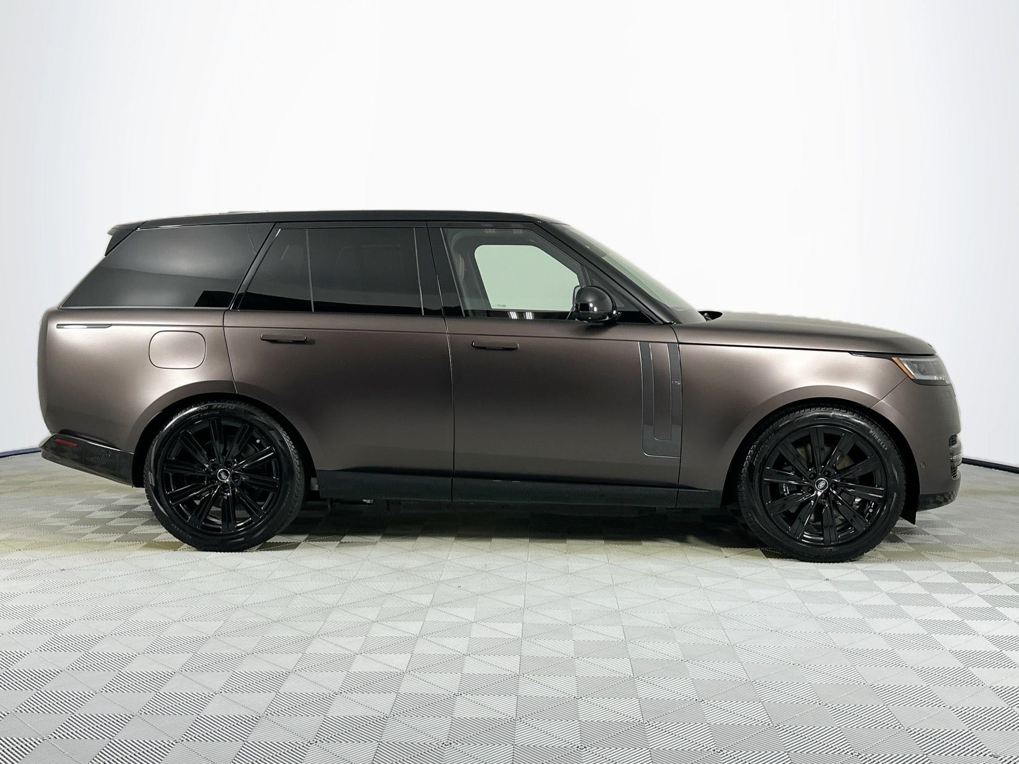2025 Land Rover Range Rover Plug-In Hybrid SE