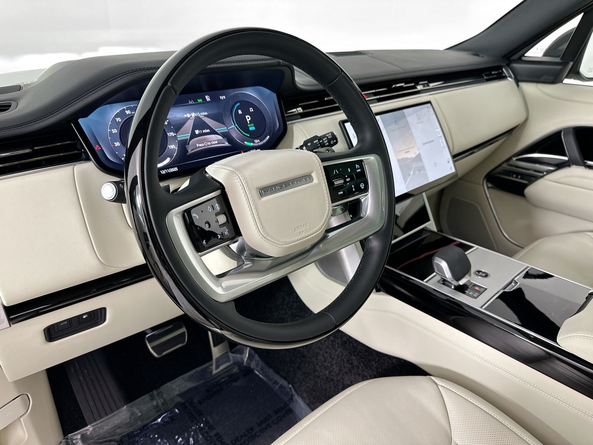 2025 Land Rover Range Rover Plug-In Hybrid SE