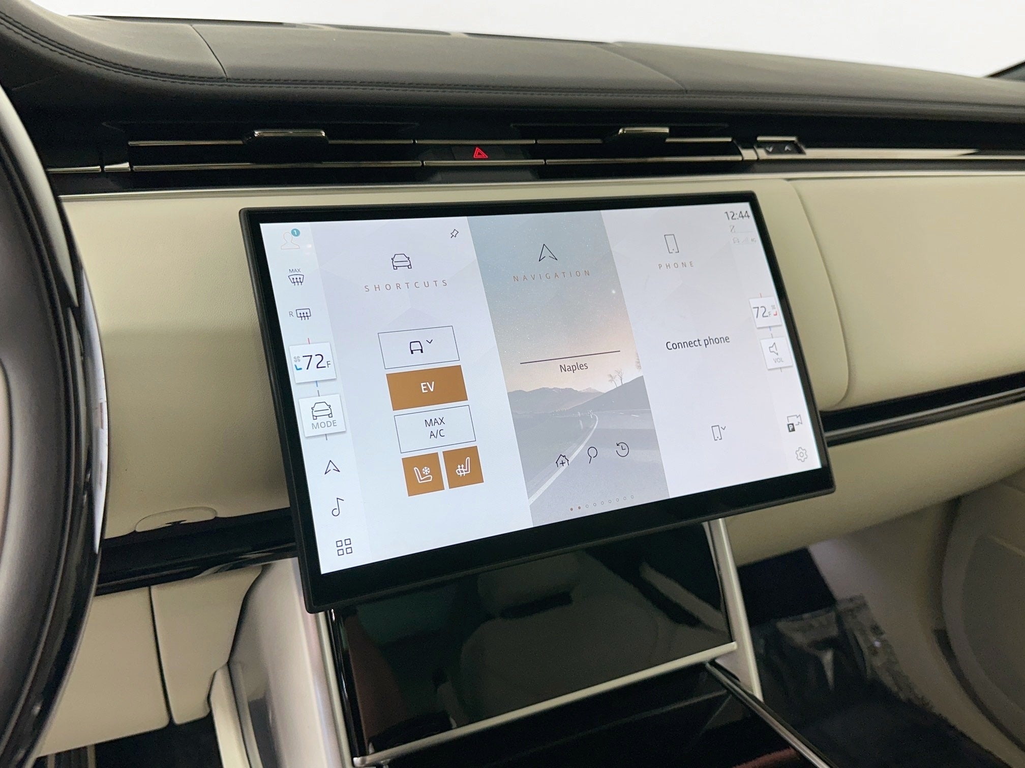 2025 Land Rover Range Rover Plug-In Hybrid SE