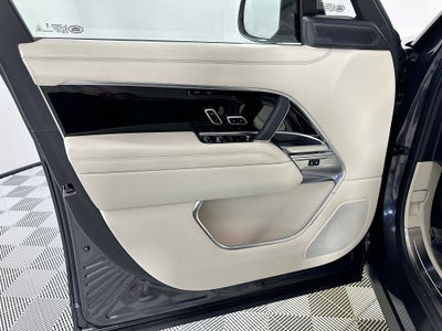 2025 Land Rover Range Rover Plug-In Hybrid SE