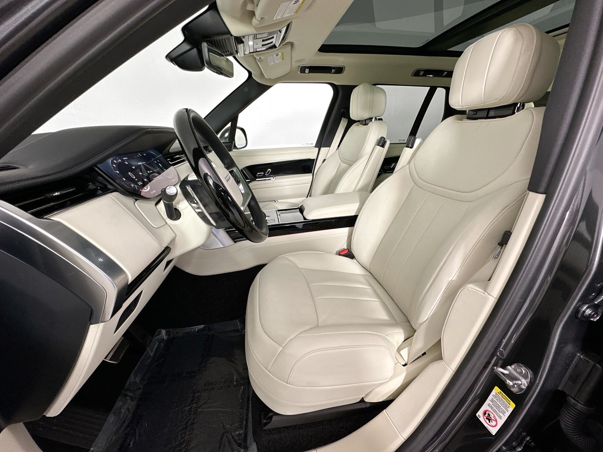 2025 Land Rover Range Rover Plug-In Hybrid SE