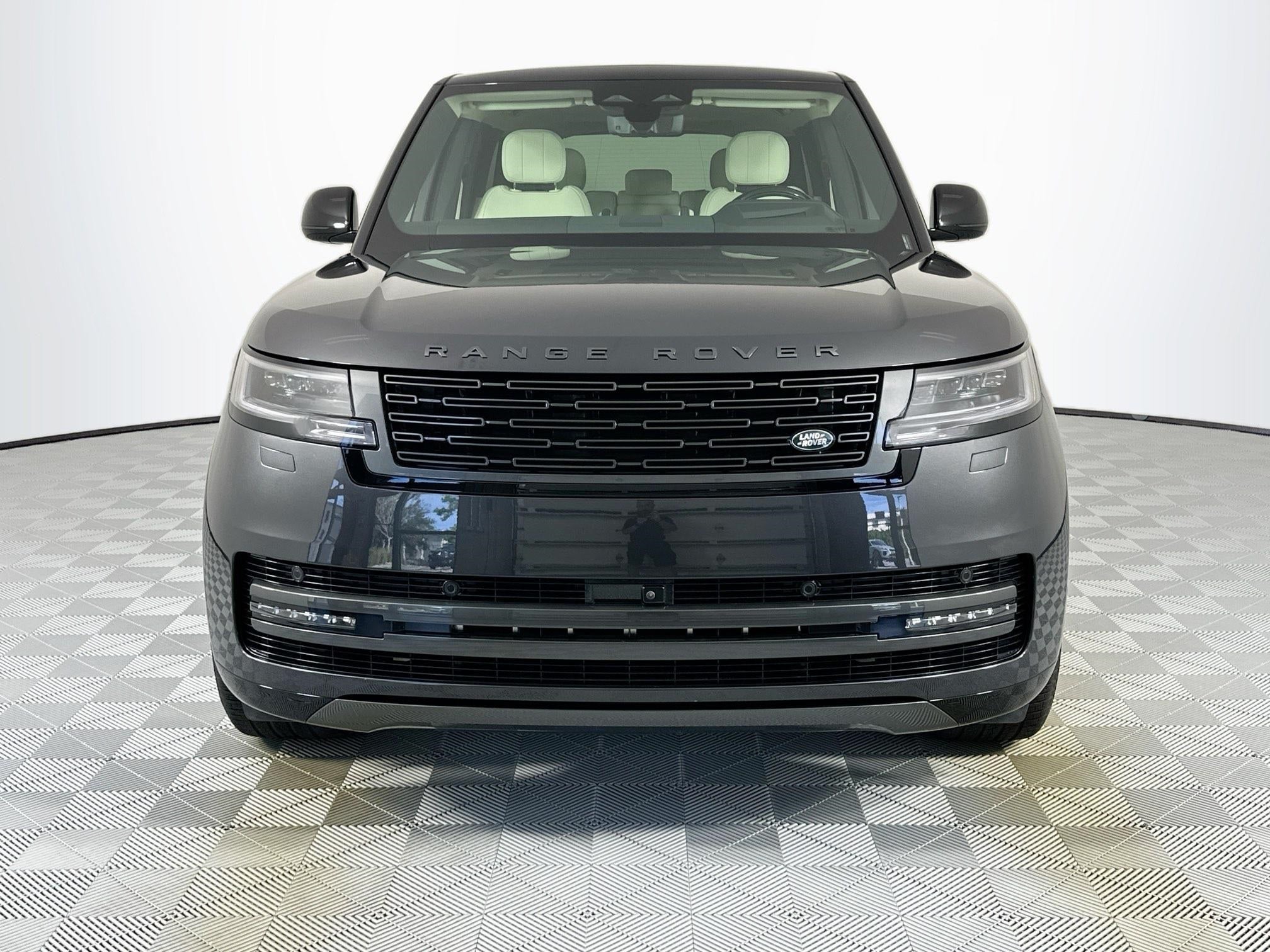 2025 Land Rover Range Rover Plug-In Hybrid SE