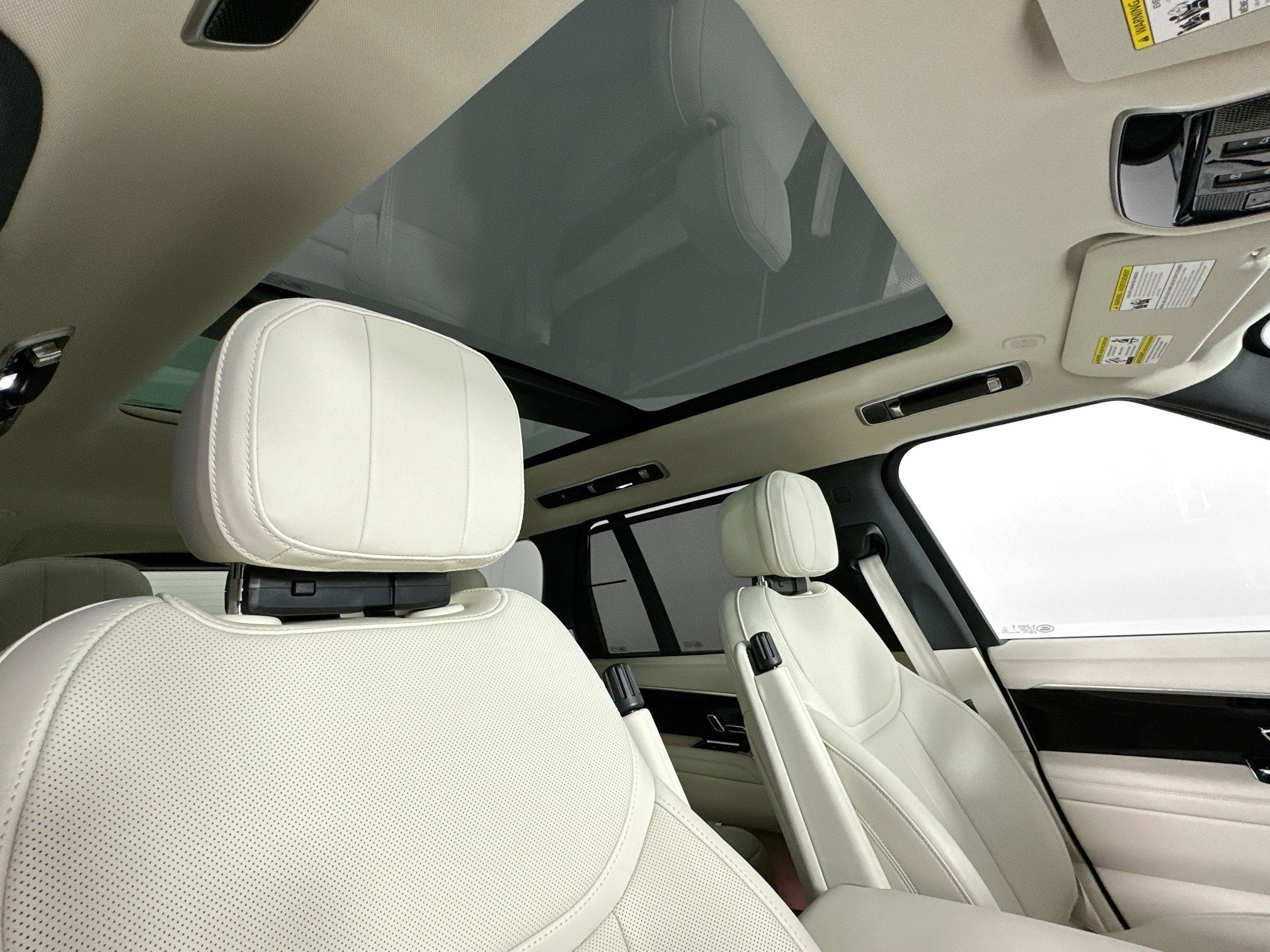 2025 Land Rover Range Rover Plug-In Hybrid SE