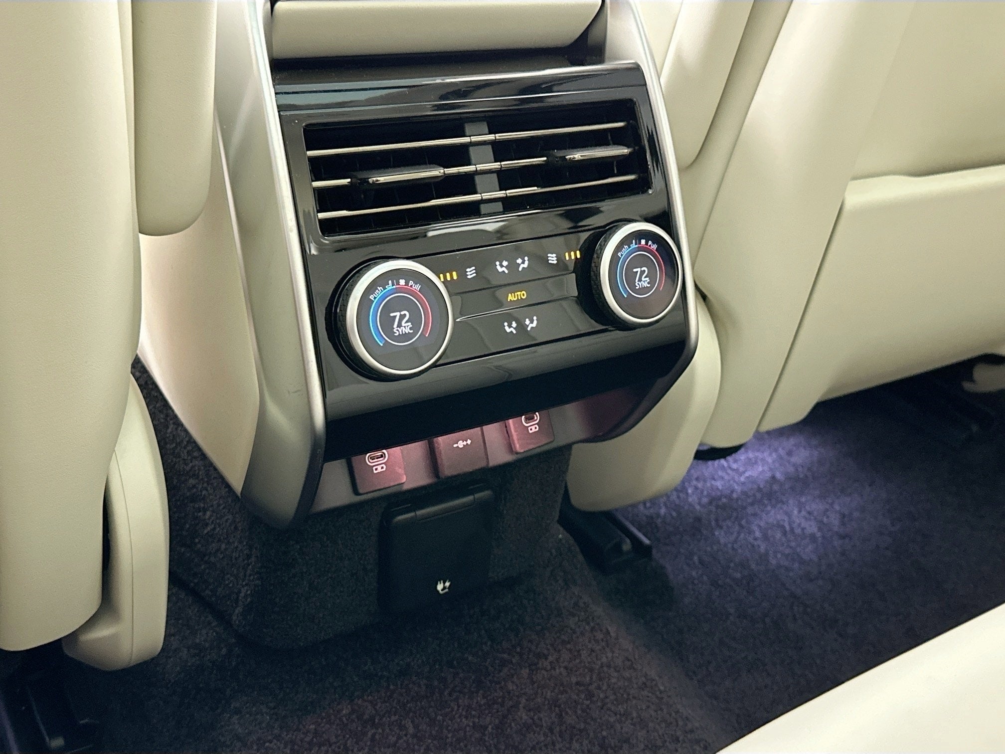 2025 Land Rover Range Rover Plug-In Hybrid SE