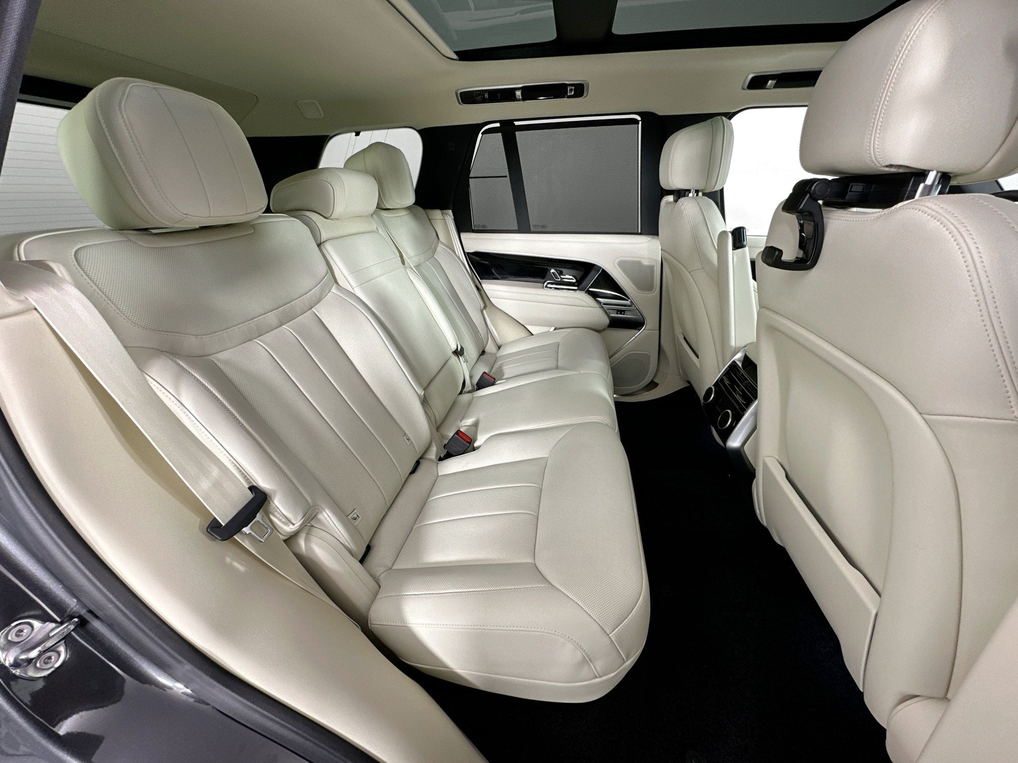 2025 Land Rover Range Rover Plug-In Hybrid SE