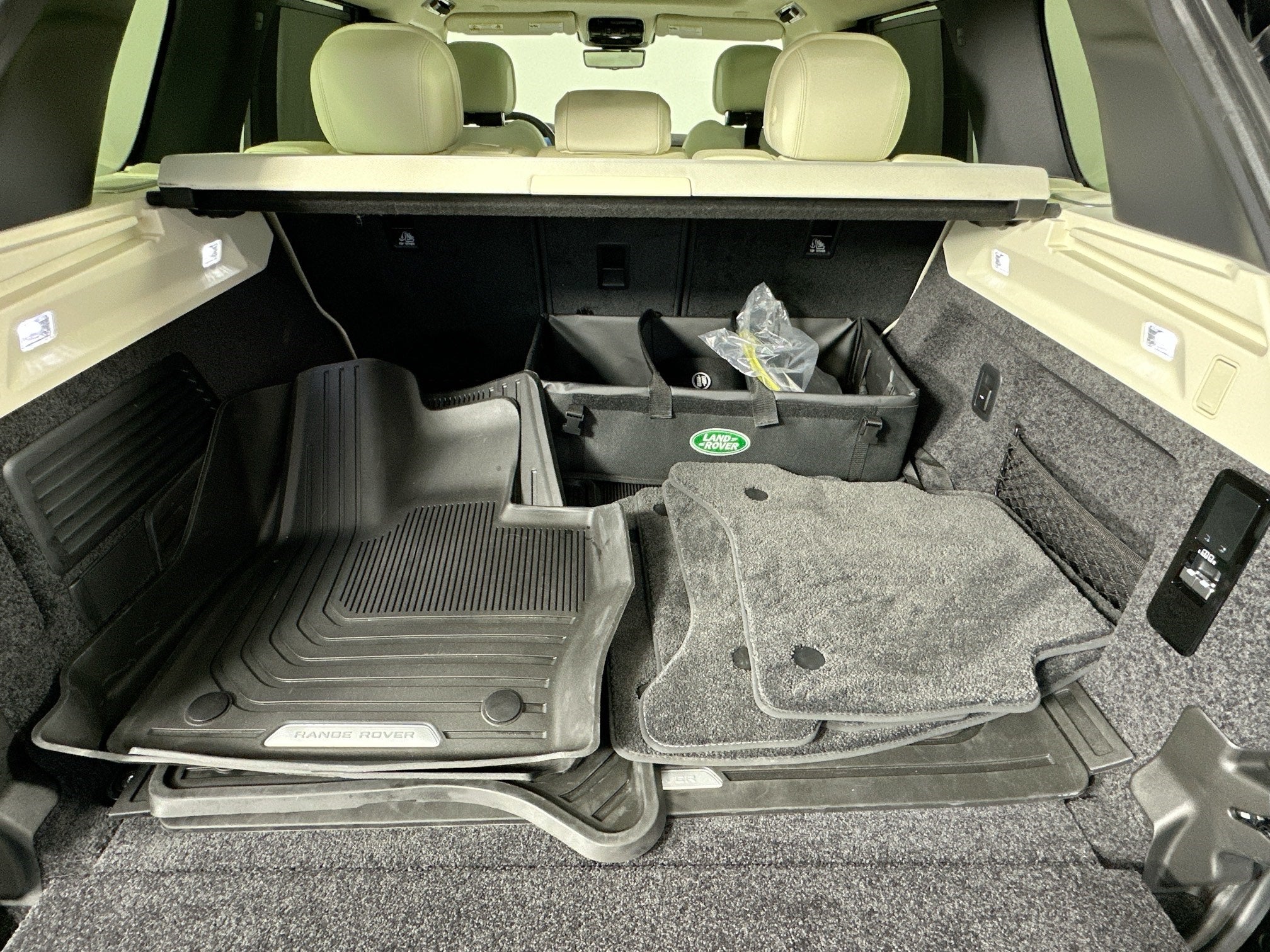 2025 Land Rover Range Rover Plug-In Hybrid SE