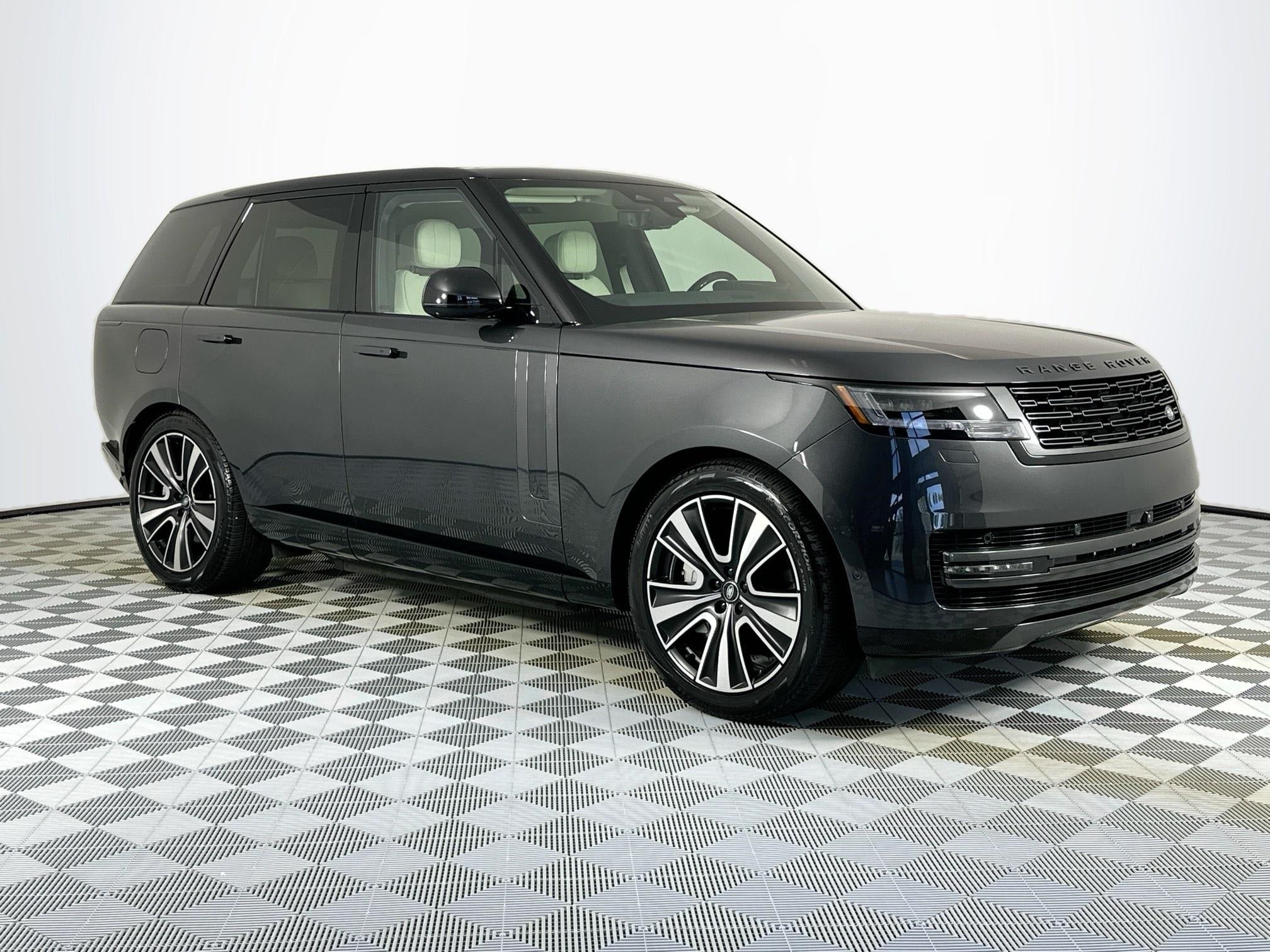 2025 Land Rover Range Rover Plug-In Hybrid SE