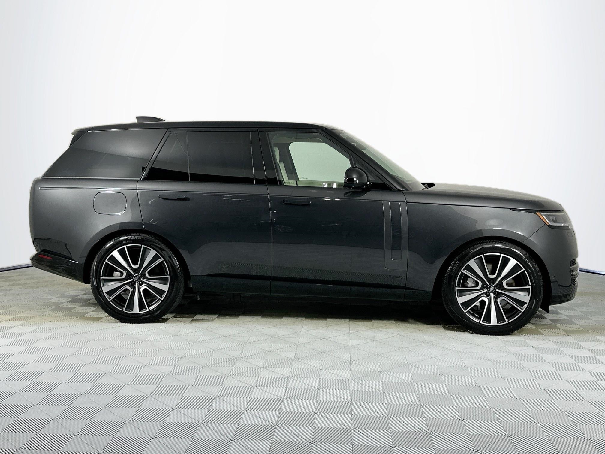 2025 Land Rover Range Rover Plug-In Hybrid SE