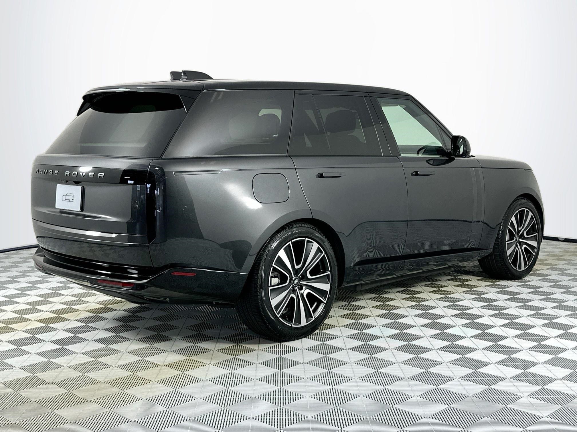 2025 Land Rover Range Rover Plug-In Hybrid SE