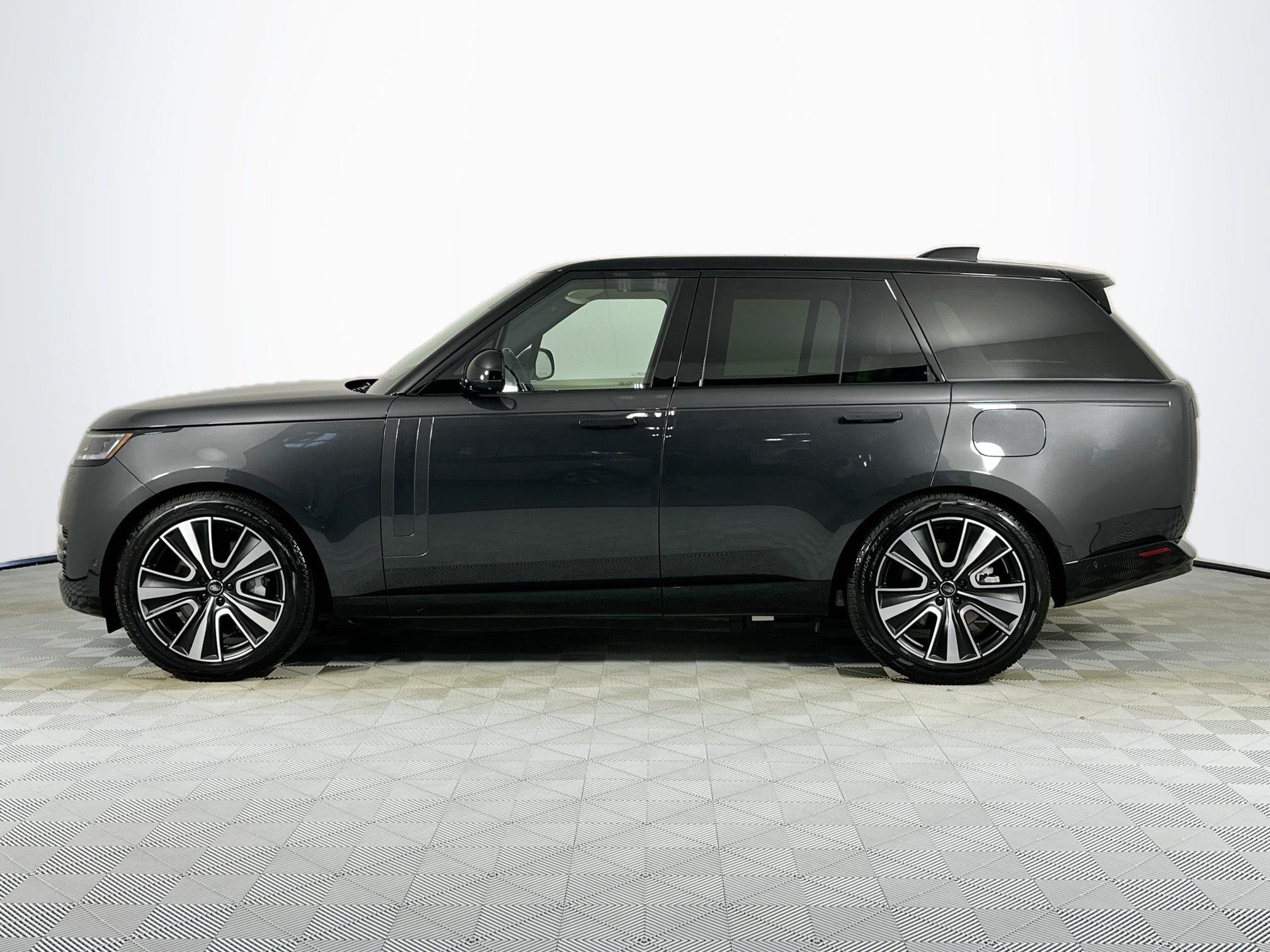 2025 Land Rover Range Rover Plug-In Hybrid SE