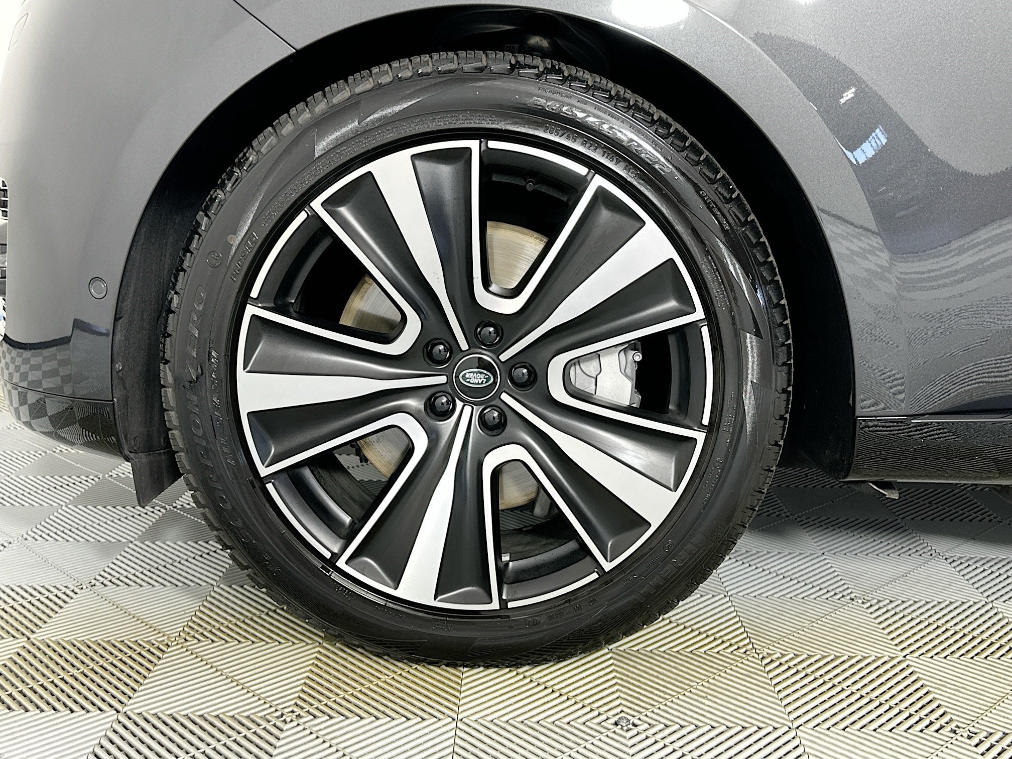 2025 Land Rover Range Rover Plug-In Hybrid SE