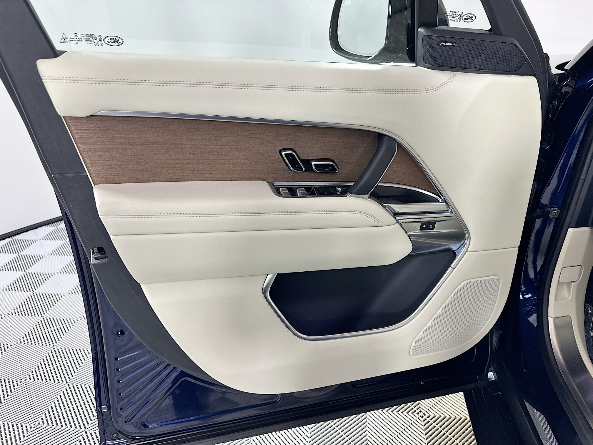 2023 Land Rover Range Rover SE