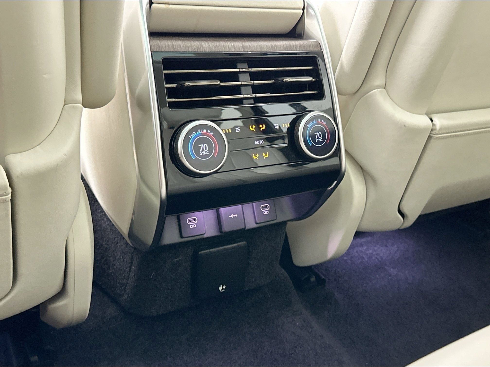 2023 Land Rover Range Rover SE LWB
