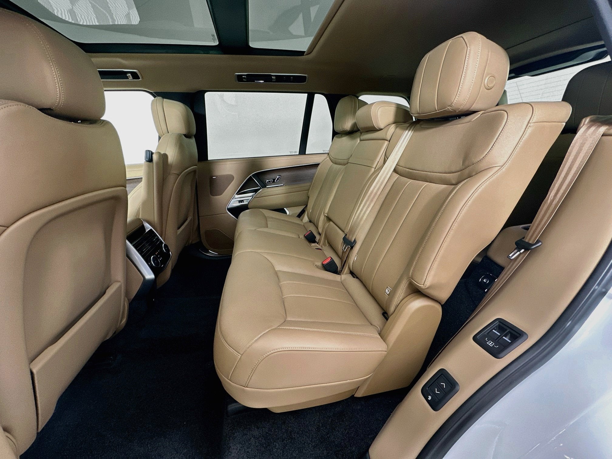 2026 Land Rover Range Rover SE LWB