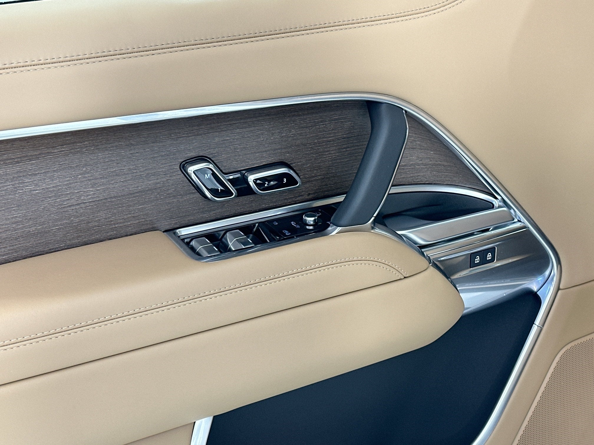 2025 Land Rover Range Rover SE