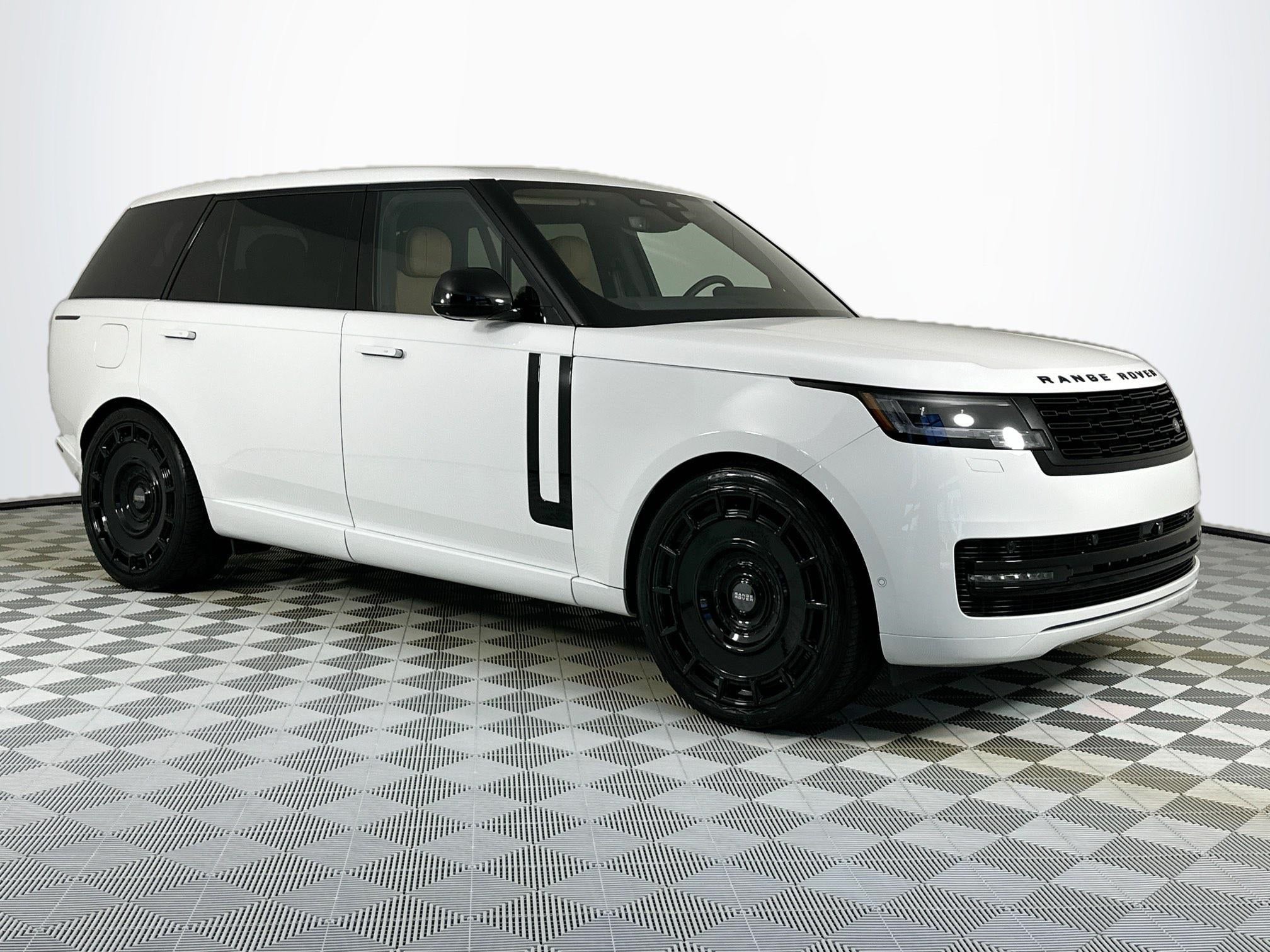 2025 Land Rover Range Rover SE