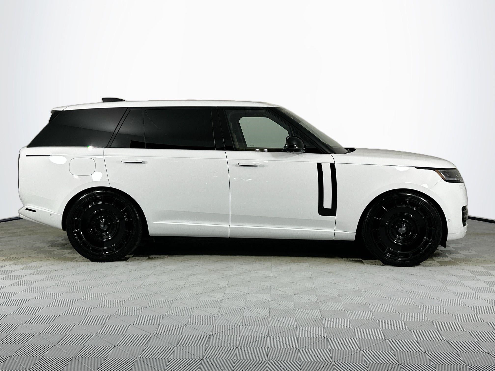 2025 Land Rover Range Rover SE