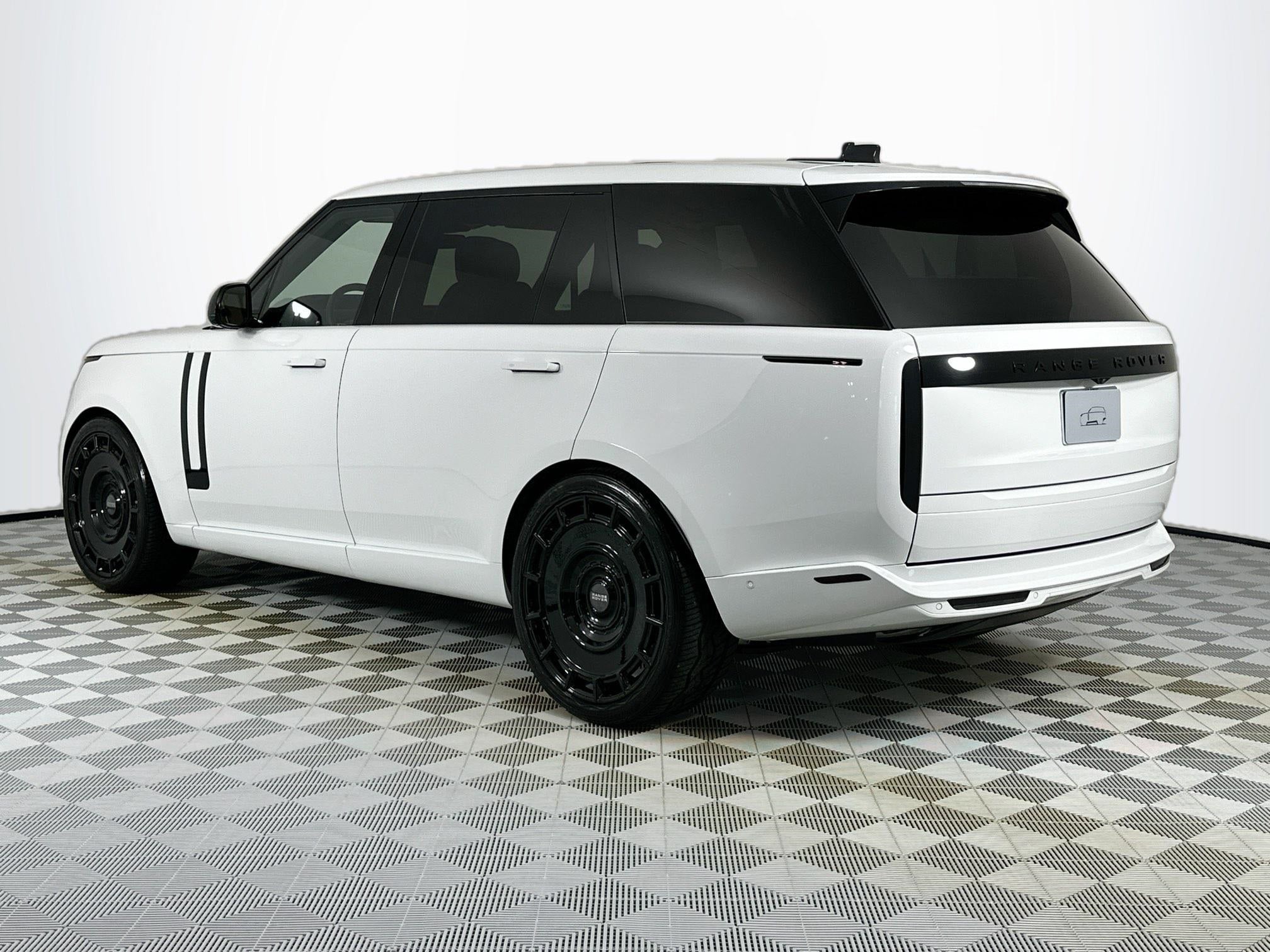 2025 Land Rover Range Rover SE
