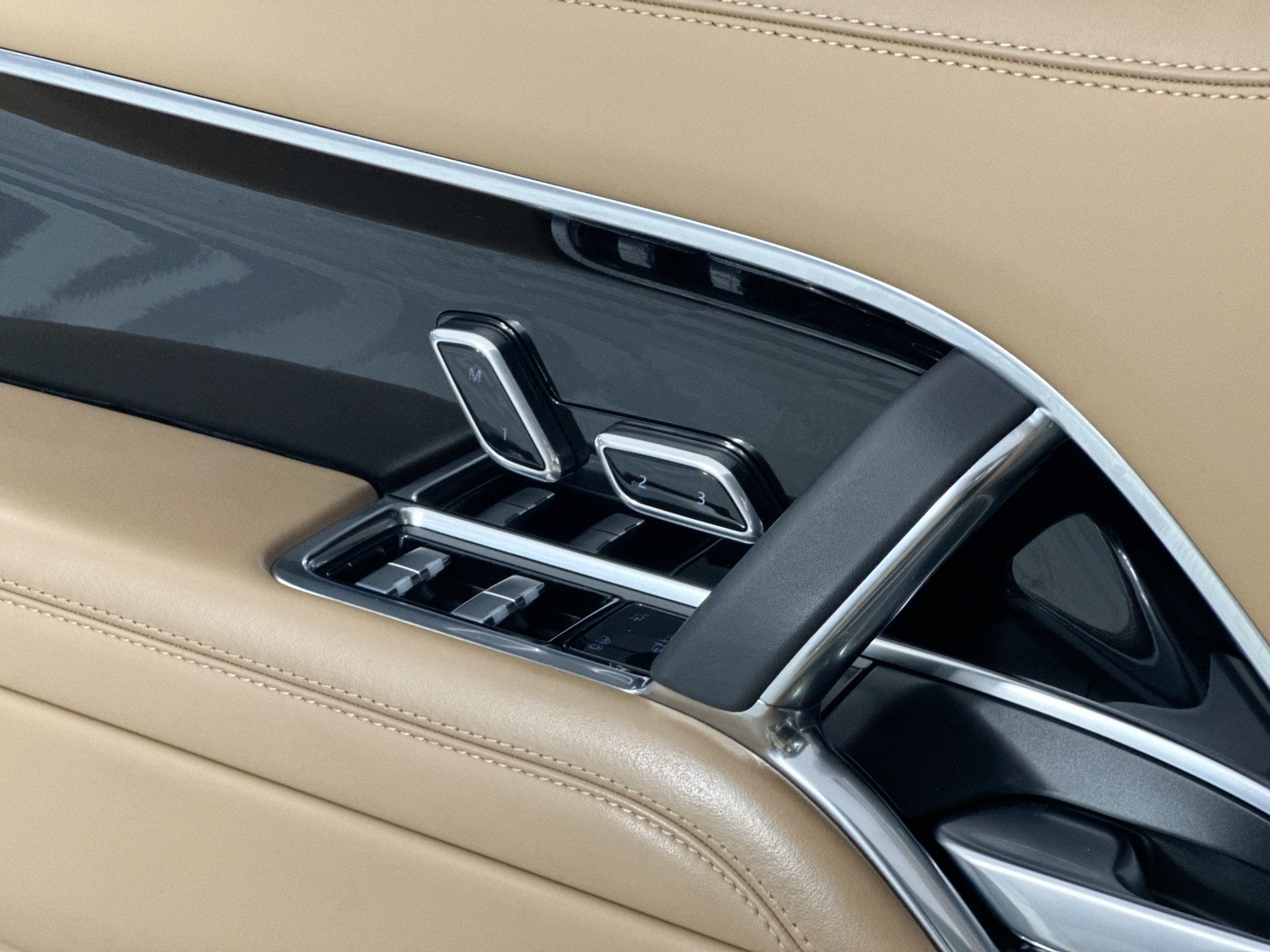 2023 Land Rover Range Rover SE LWB