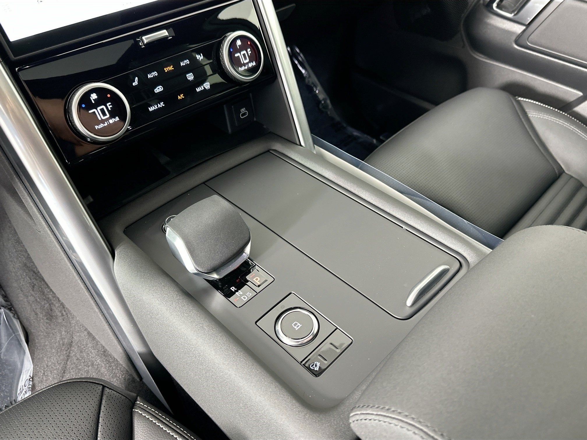 2025 Land Rover Discovery S