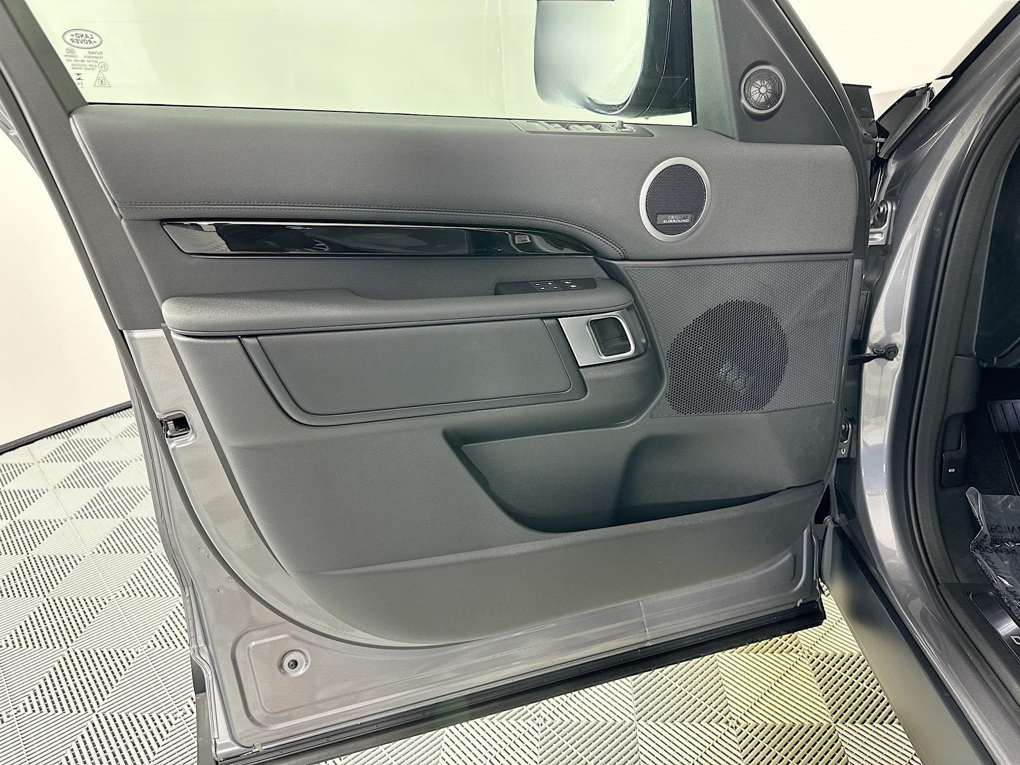 2025 Land Rover Discovery S