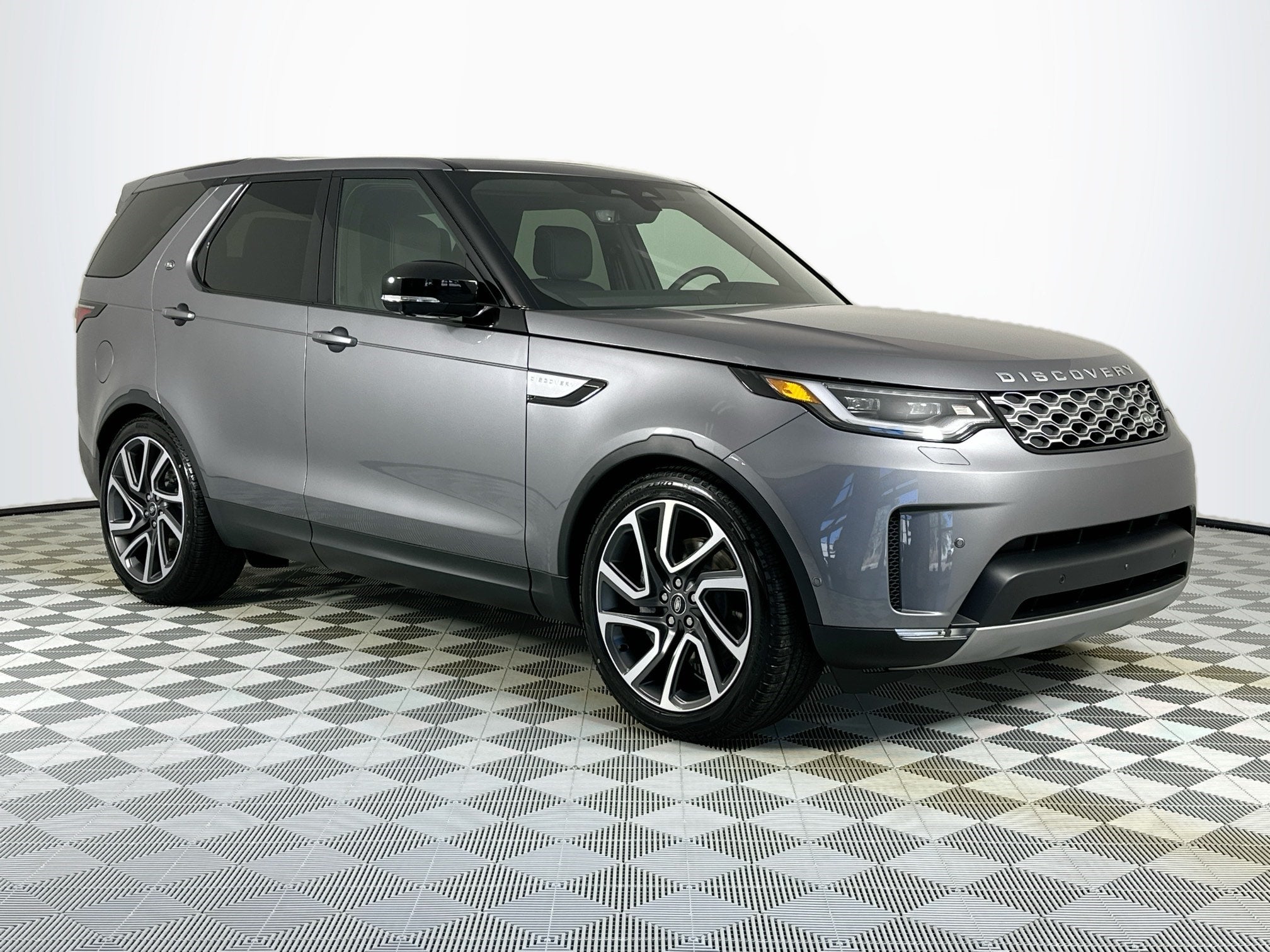 2025 Land Rover Discovery S