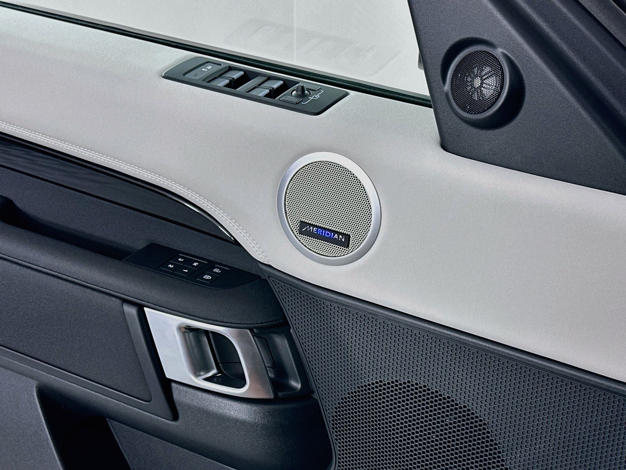 2026 Land Rover Discovery S