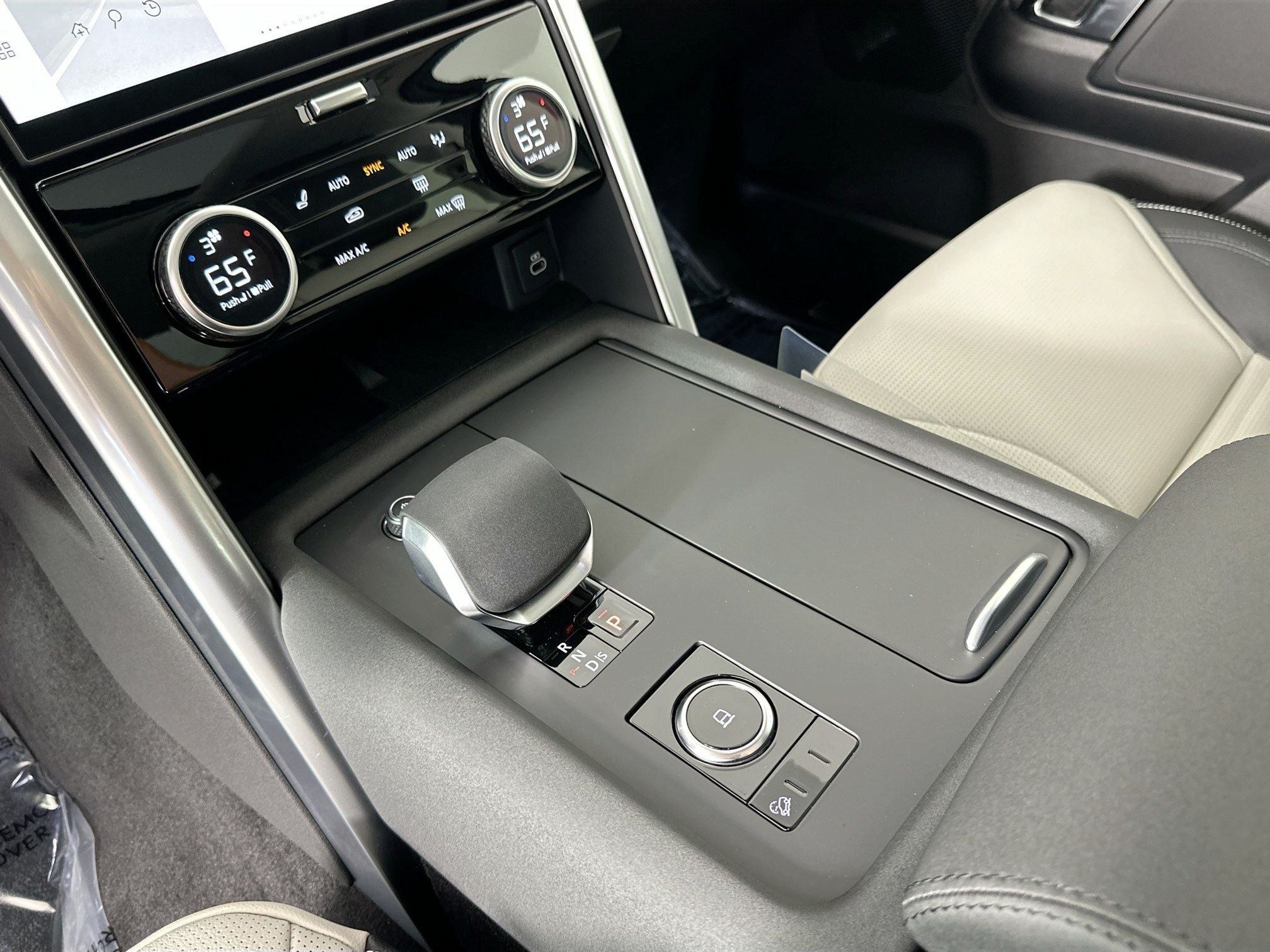 2025 Land Rover Discovery S