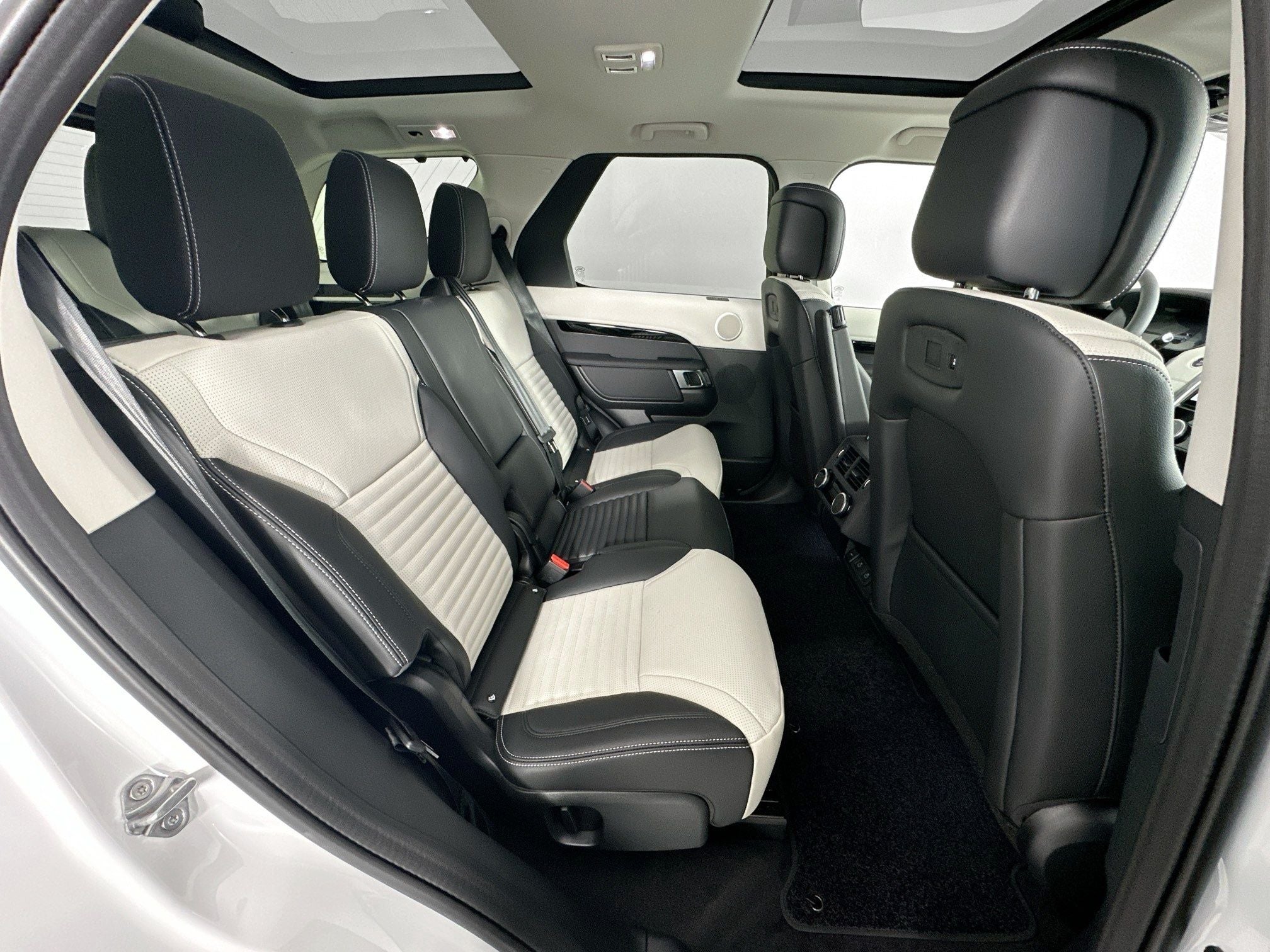 2025 Land Rover Discovery S