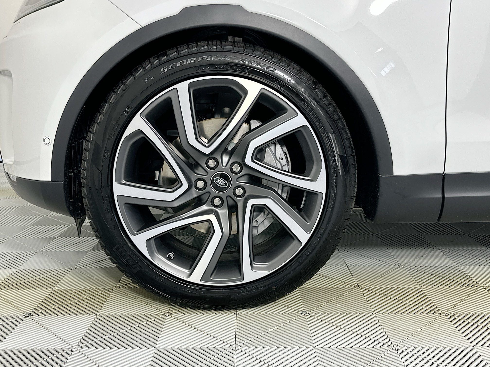 2025 Land Rover Discovery S