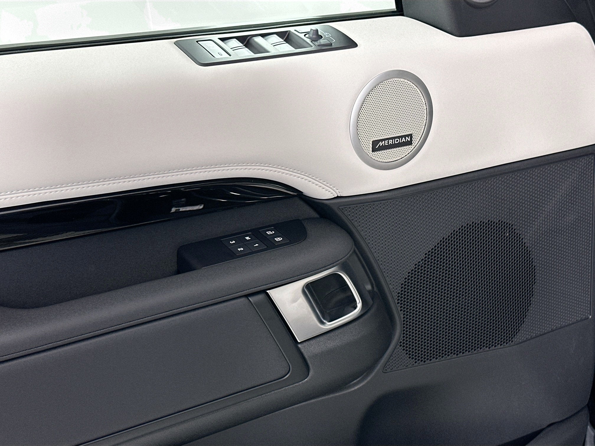 2025 Land Rover Discovery S