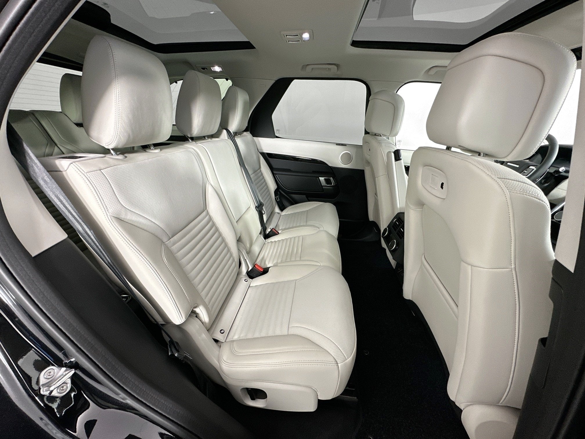 2025 Land Rover Discovery S