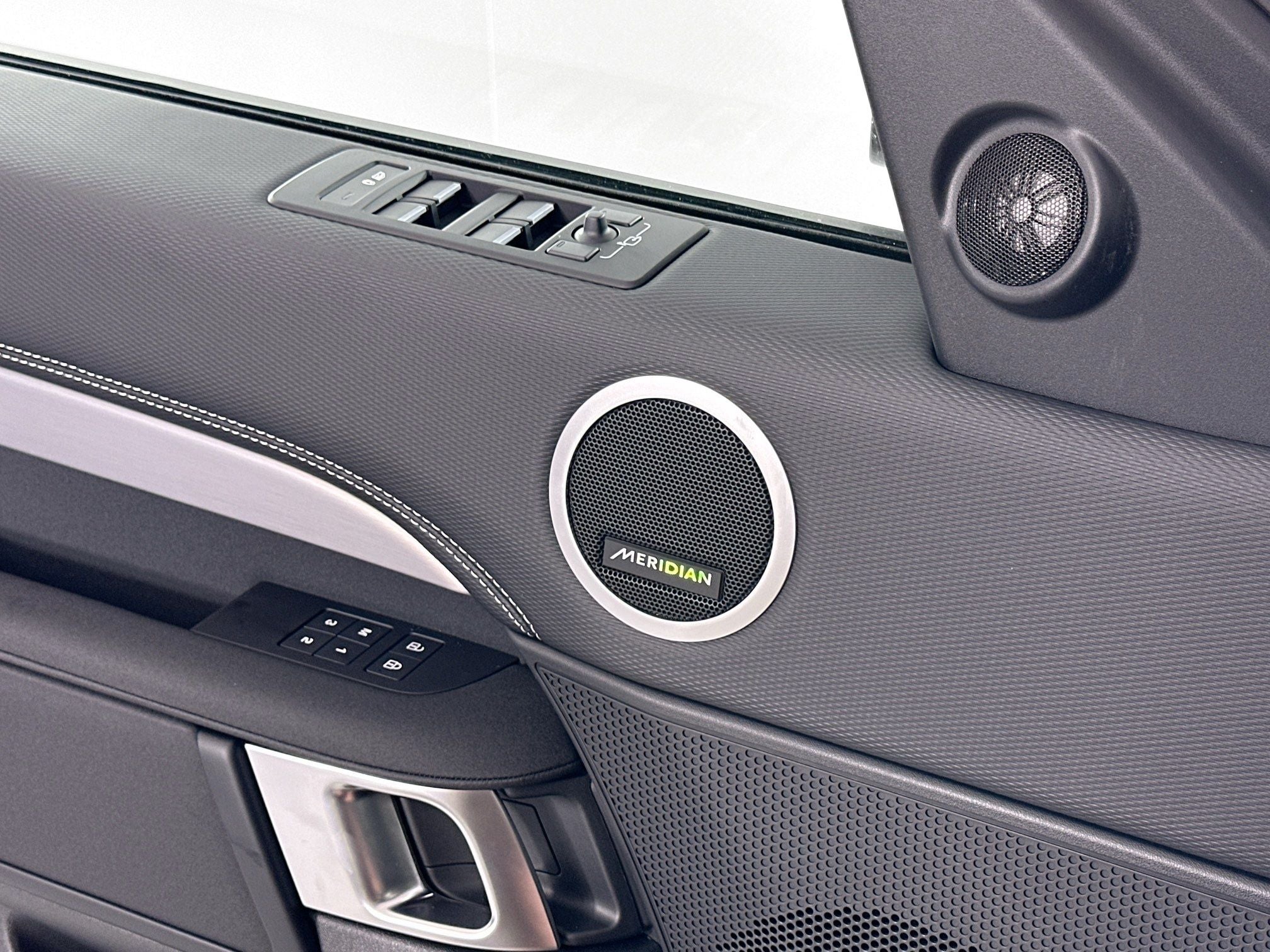 2026 Land Rover Discovery Dynamic SE