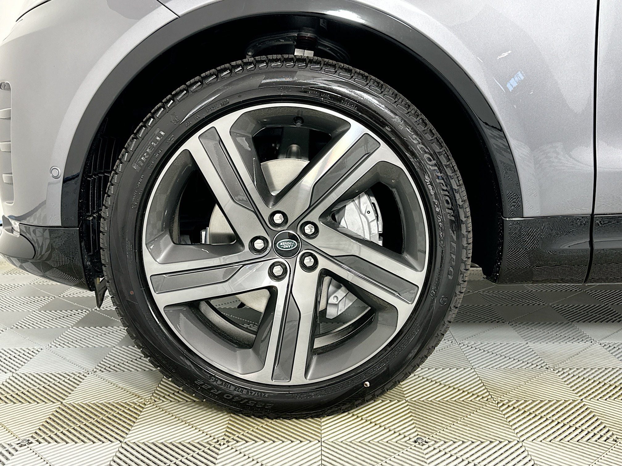 2026 Land Rover Discovery Dynamic SE