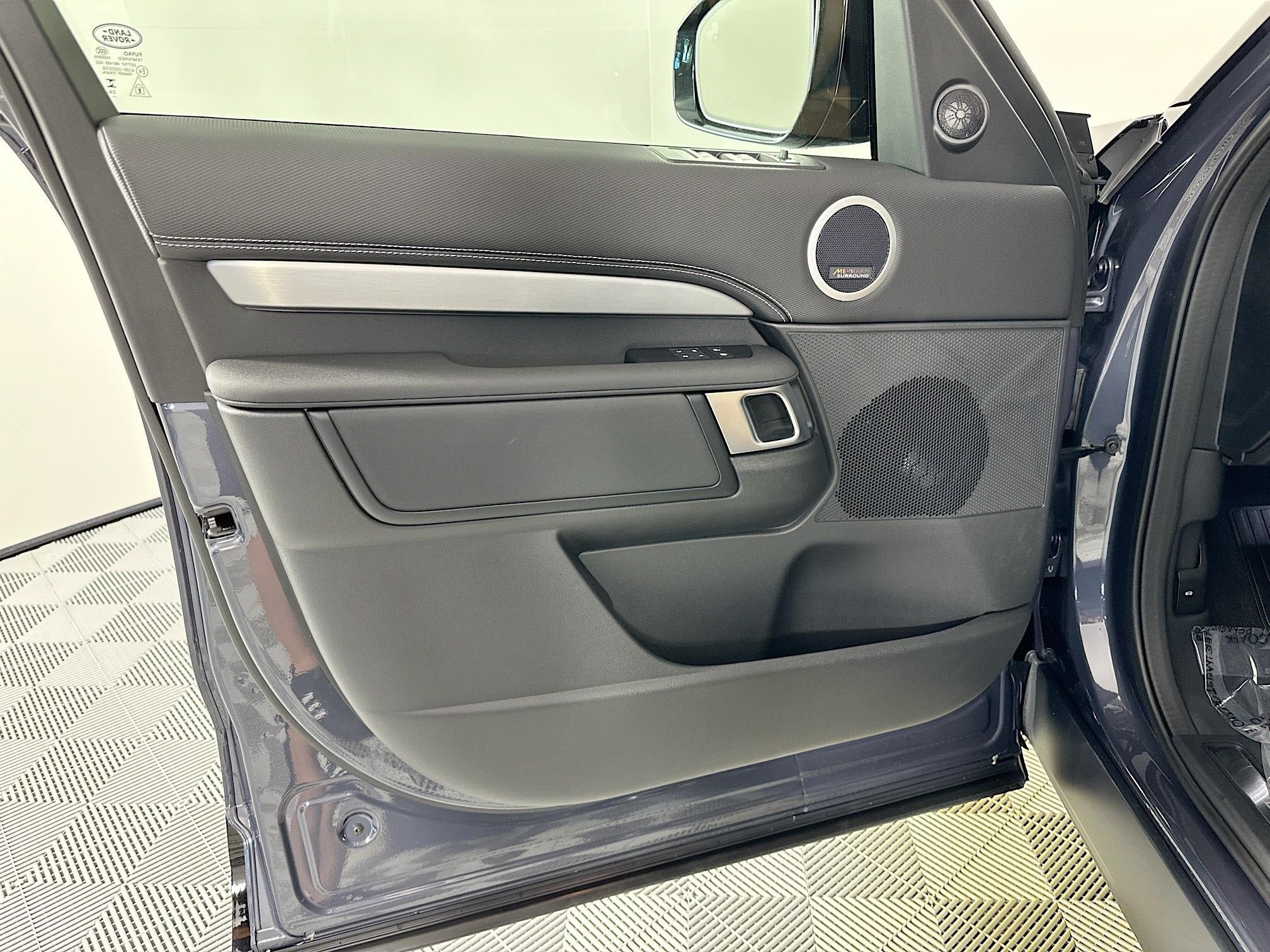 2025 Land Rover Discovery Dynamic SE