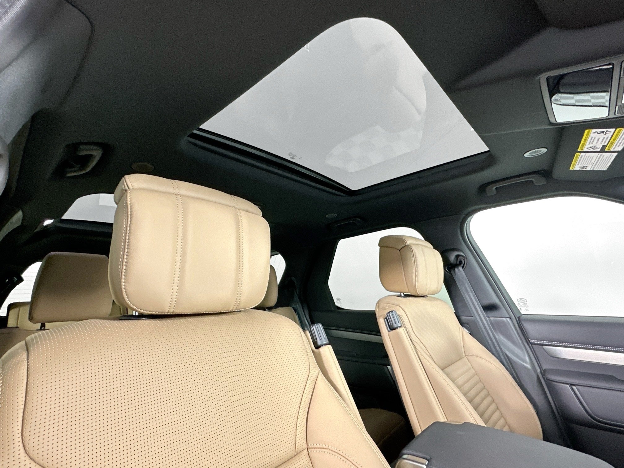 2025 Land Rover Discovery Dynamic SE