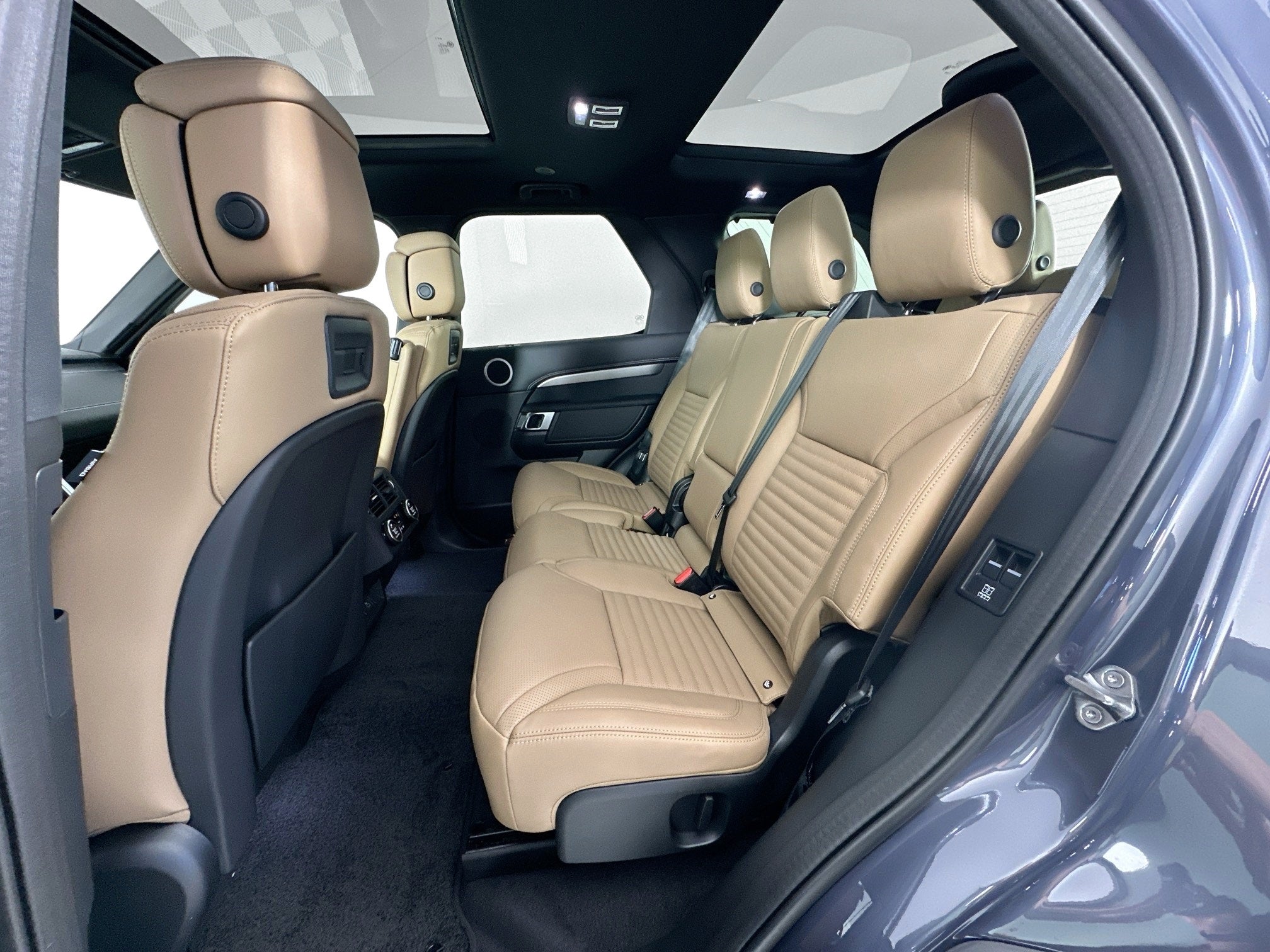 2025 Land Rover Discovery Dynamic SE