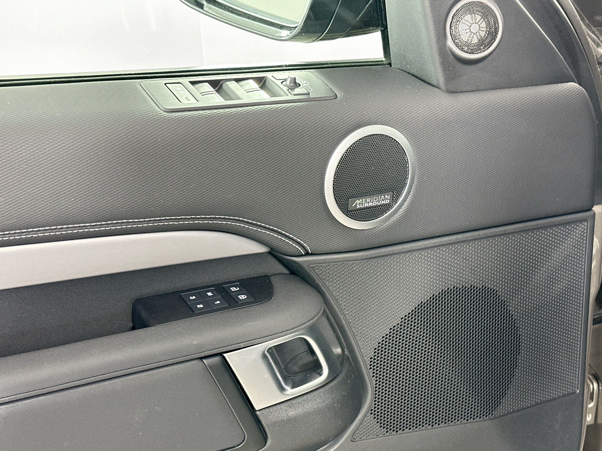 2024 Land Rover Discovery Dynamic SE