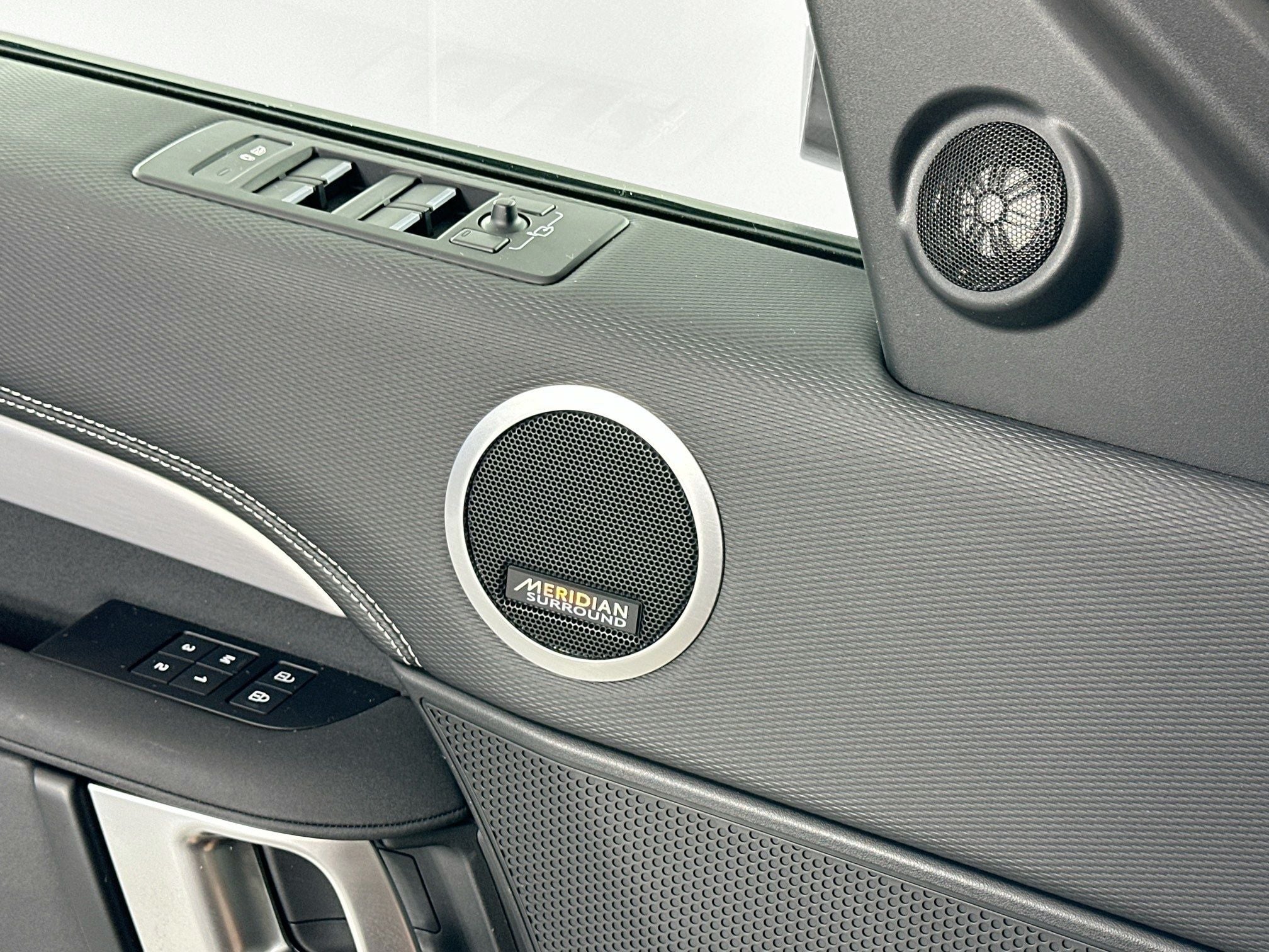 2024 Land Rover Discovery Dynamic SE