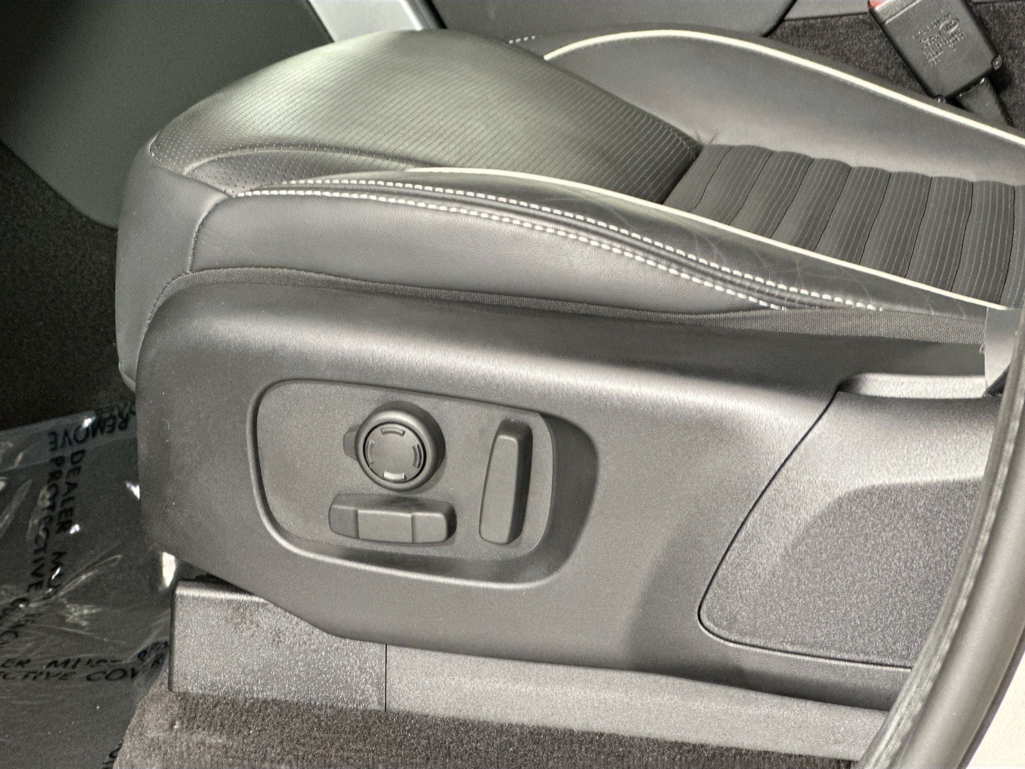 2024 Land Rover Discovery Dynamic SE