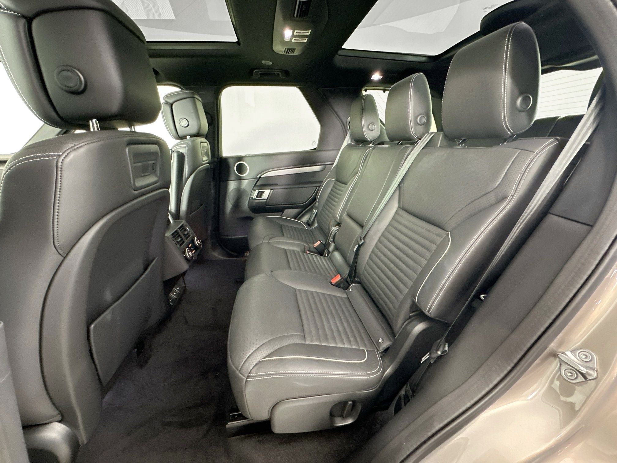 2024 Land Rover Discovery Dynamic SE