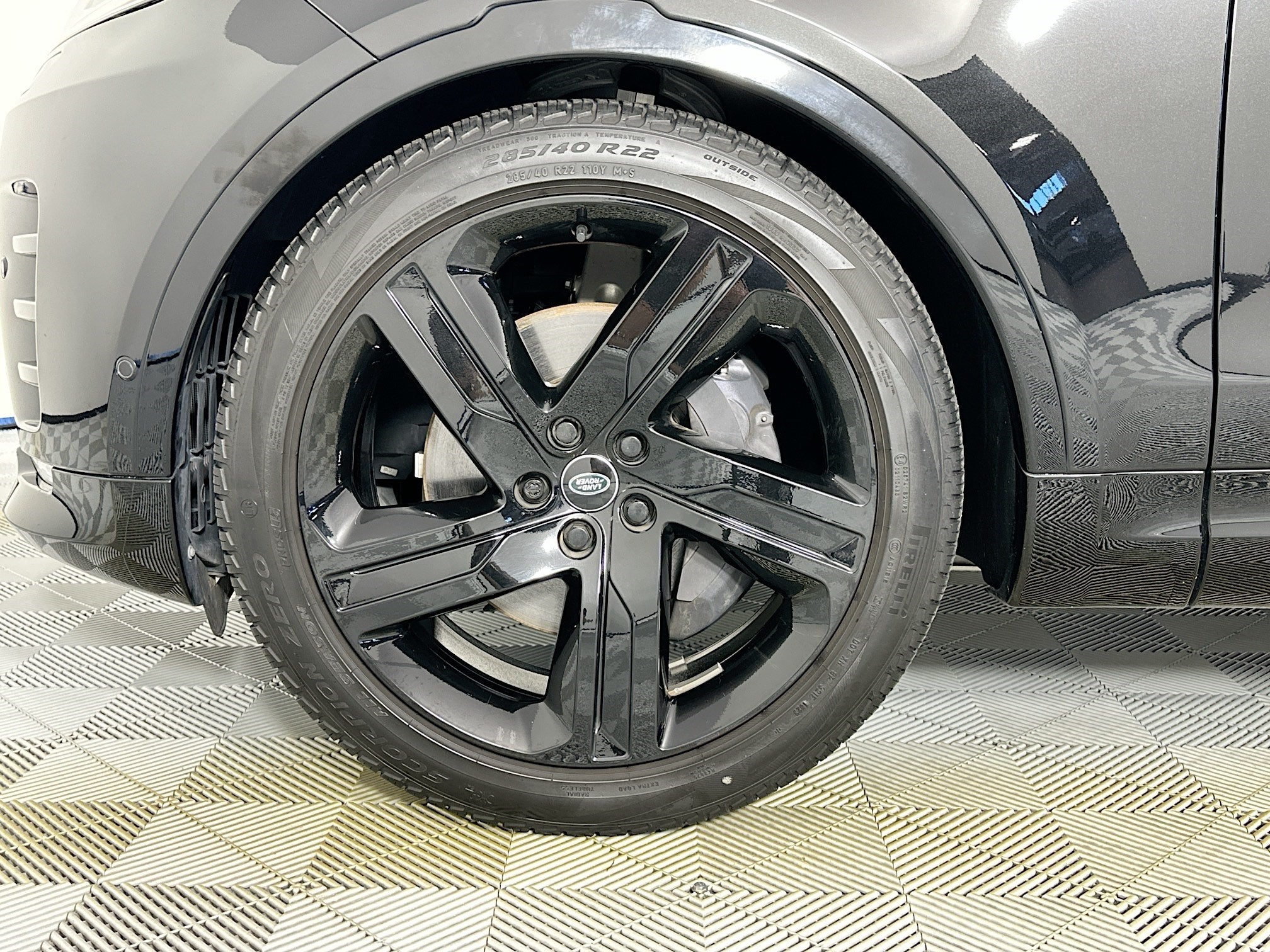 2023 Land Rover Discovery HSE R-Dynamic