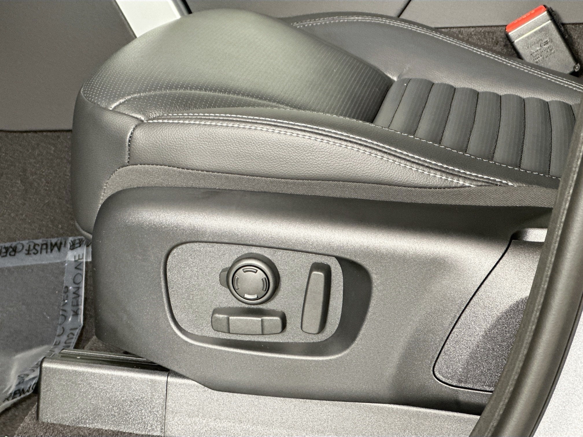 2026 Land Rover Discovery Gemini Edition