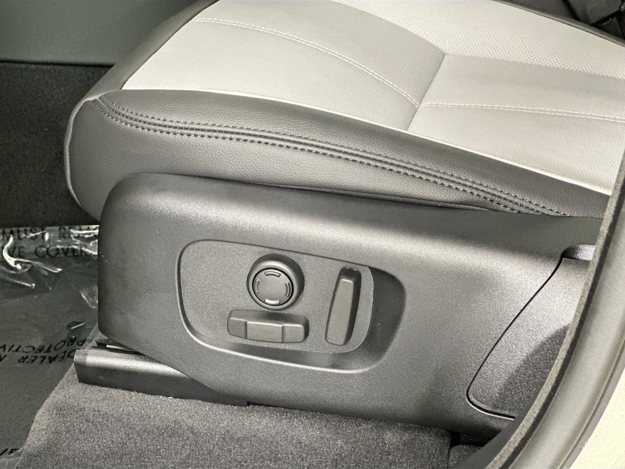 2026 Land Rover Range Rover Velar Dynamic SE