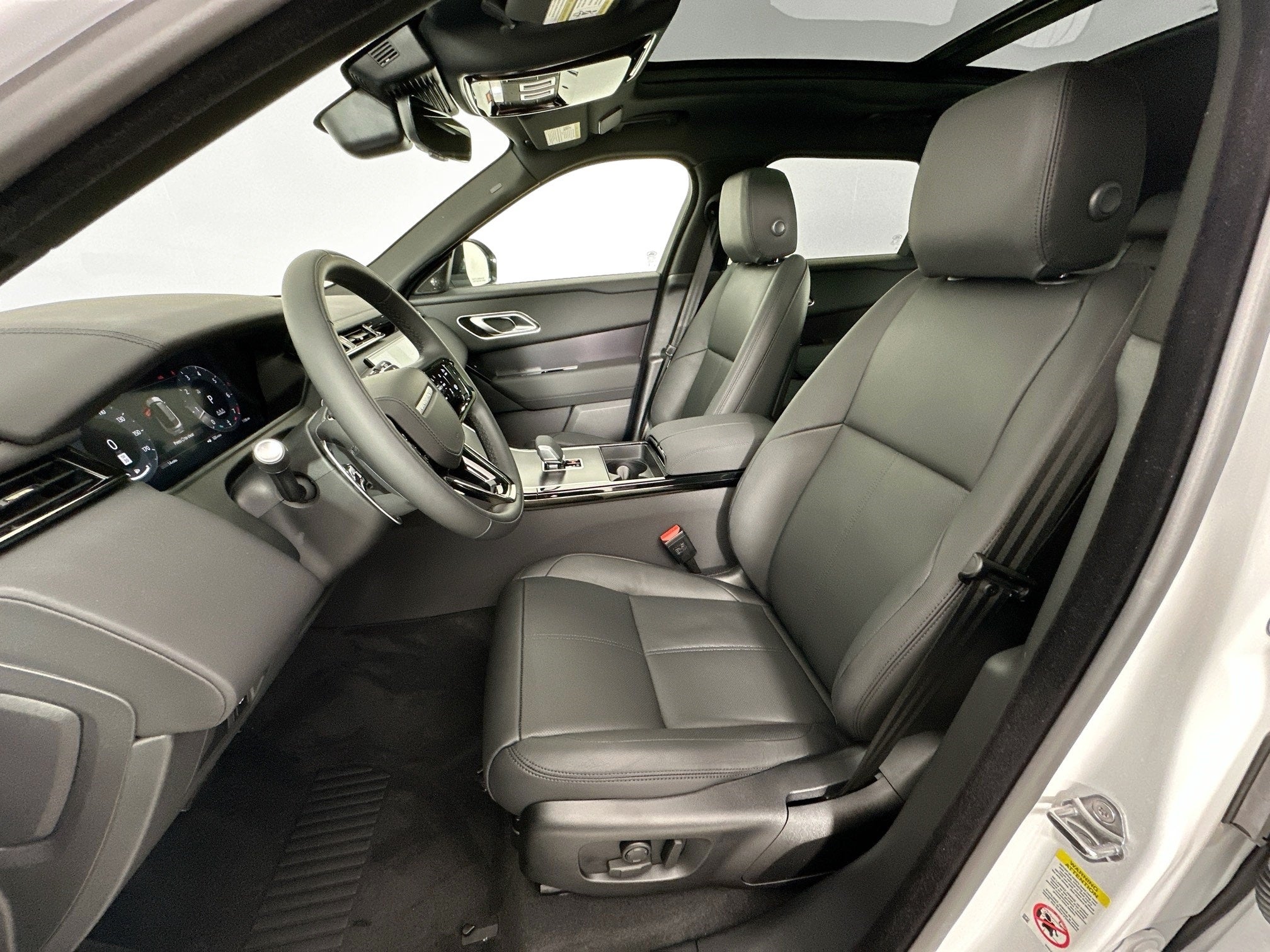 2026 Land Rover Range Rover Velar Dynamic SE